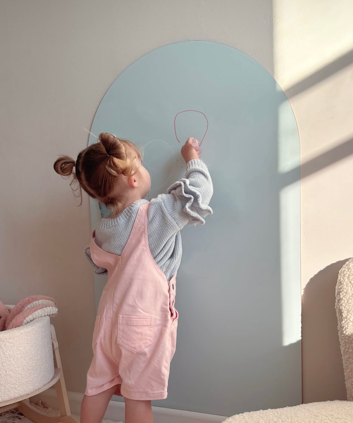 ✨ Kleine Hände, große Ideen.
Unsere Reise hat begonnen – und heute malen wir das erste Bild auf unserer Playnino - Magnettafel. 🎨🧠
Mit Playnino entdecken Kinder spielerisch die Welt – ganz ohne Druck, aber mit ganz viel Neugier. 🌍💛
📍 Mehr entdecken auf www.playnino.de
#Playnino #SpielerischLernen #KreativitätEntfalten #Lernspaß #KinderEntdeckenDieWelt #LernenMitFreude #MamaAlltag #KitaAlltag#Playnino #SpielerischLernen #KreativitätEntfalten #KinderleichtLernen #EntdeckenMitSpaß #FrühkindlicheBildung #DigitalesLernen #LernplattformFürKinder #KitaAlltag #MamaAlltag #PädagogikMitHerz #Vorschule #KitaIdeen #MontessoriInspiriert #KindgerechtesLernen #Kleinkindpädagogik #LernenMitFreude #ElternTipps #EdTechForKids #MadeForKids #EdurinoInspiration #LernenNeuDenken #DigitalNativeKids #LearningThroughPlay #ModernParenting