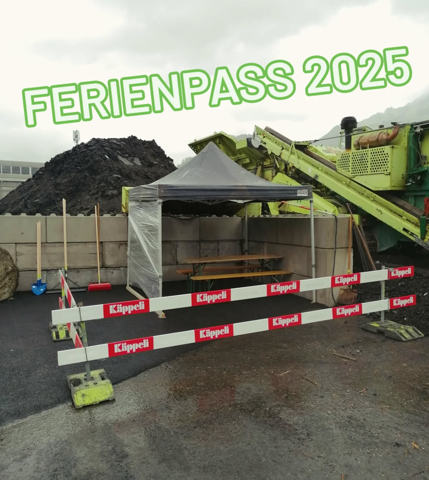 "Ferienpass 2025"
Heute führten wir wiederum einmal mehr den jährlichen Ferienpass durch. Leider hat das Wetter nicht wirklich mitgespielt. Davon liesen sich aber die Jungen Teilnehmer nicht beeindrucken.
Am Morgen durften wir an 8 und am Nachmittag an 6 Kindern einen kleinen Einblick in den Strassenbau zeigen.
Die Kinder waren sehr Interessiert und Motiviert die Maschinen ein bisschen kennenzulernen und auch unter Aufsicht zu bedienen.
Der heutige Tag hat uns sehr spass gemacht und wir hoffen das auch im Kommenden Jahr wieder einige Teilnehmer mitmachen.
Besten Dank für euer intresse an unserem Beruf. Wer weiss, vielleicht kommt der eine oder andere mal auf eine Schnupperwoche vorbei.
Das würde uns sehr freuen.😊
Besten Dank dem Organisator von Euw Roberto, den Maschinisten, Gubser Stefan, Gisler Daniel und auch unserem "Magaziner" Bräuning Christian für die tolle Verpflegung💪
#käppelischwyzag #strassenbau #tiefbau #schwyz #talkesselschwyz #ferienpass #zukunftsorientiert #ferienpass2025
#kramer #yanmar #takeuchi
