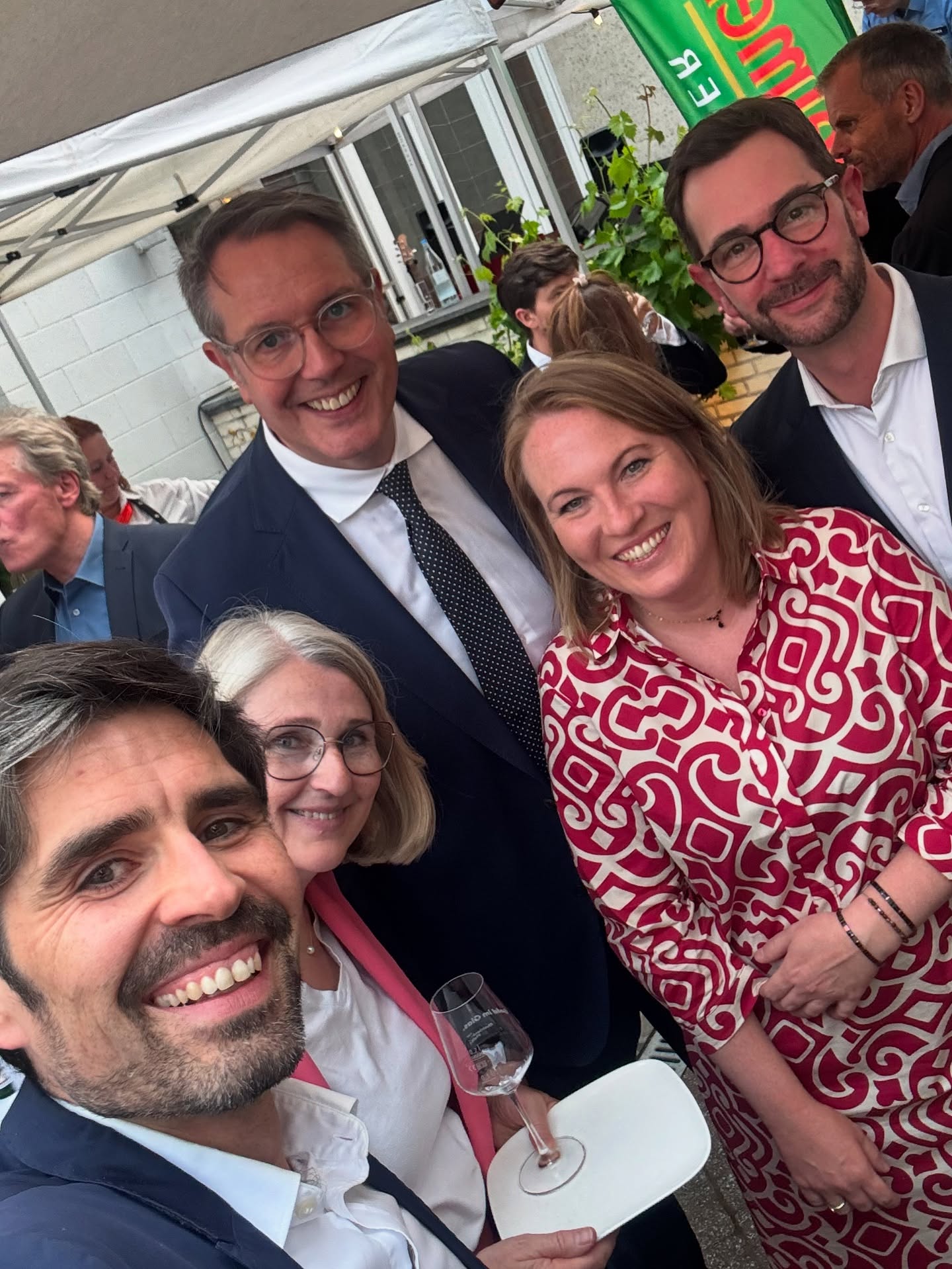 Mein Juni mit vielen bereichernden Begegnungen und guten Entscheidungen für starke Kinder und Jugendliche durch Bildung. Ob in Brüssel, Mainz, Trier, Hinzert, Hillesheim, Berlin, Wismar oder Wörrstadt. Danke dafür.
#recap #throwback #juni #sventeuber #trier #trierimlandtag