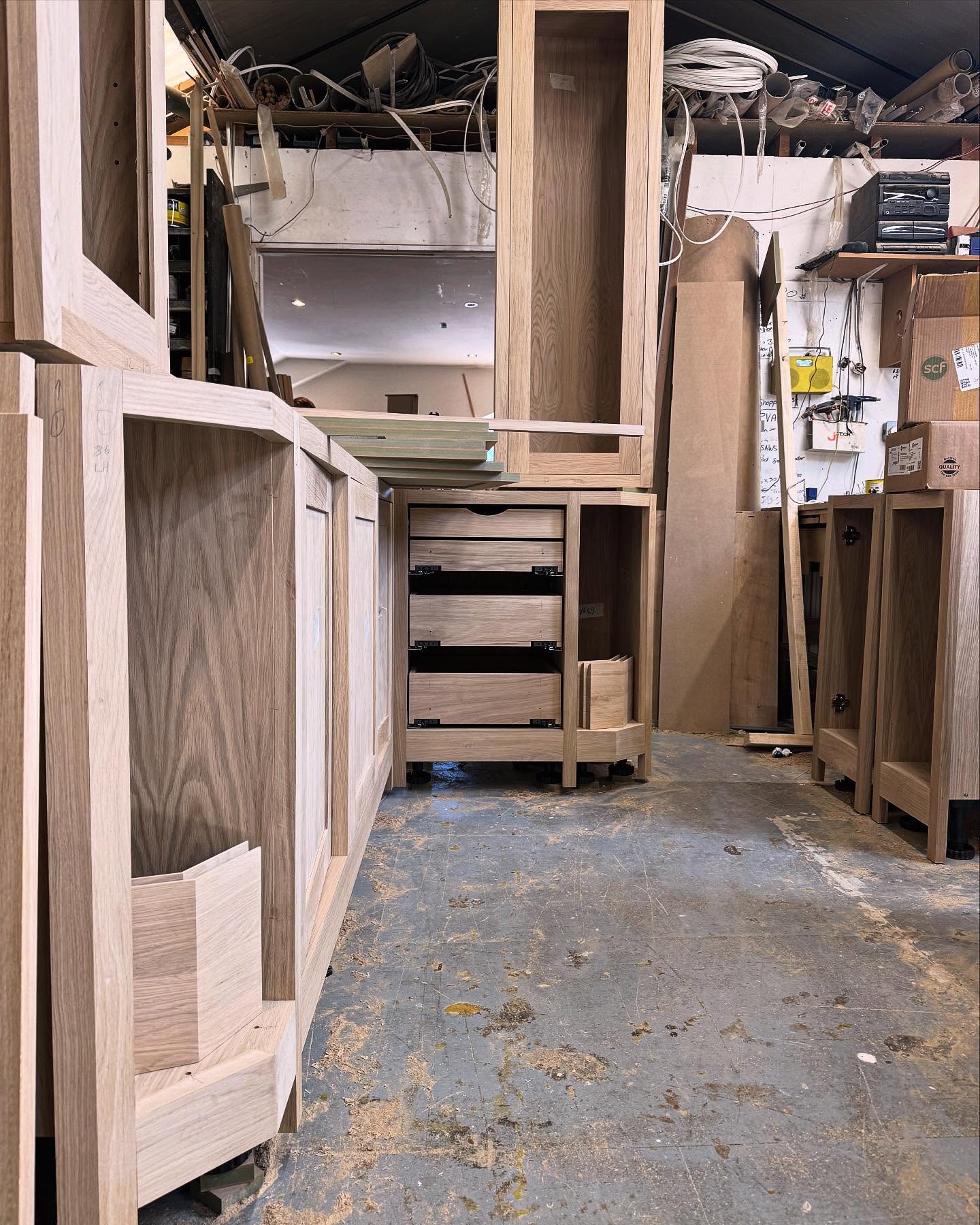 Progress pics of a current Oak framed kitchen we’re making. There’s plenty of bespoke elements on this project so taking time to make it exactly as the client wants. 👌🏼 can’t wait to show you the finished project.
#kitchen #kitchendesign #oakkitchen #oakkitchendesign #bespokekitchen #bespokecabinetry #cabinetmakers #cabinetry #madefromoak #madewithoak #solidoakkitchen #kitchendesigners #bespokeinteriors #interiordesigns #interiors #kitchen #handmadekitchen #handmade