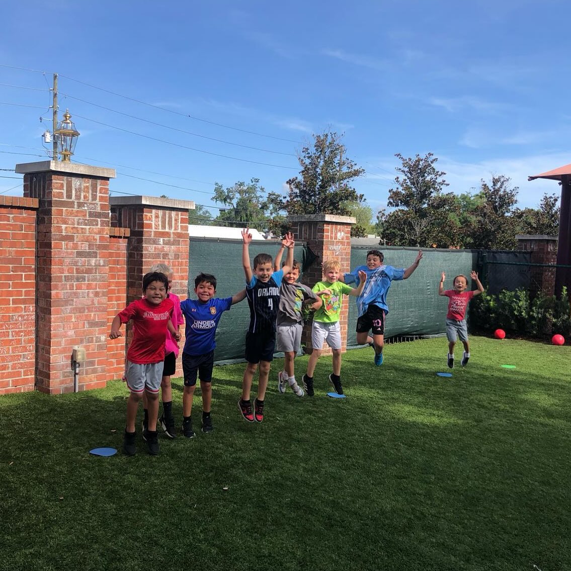 Our campers are ready for day 3! Today will consist of a mini soccer tournament, team building activities and rugby!
Excited to get going! 🦢😜😁