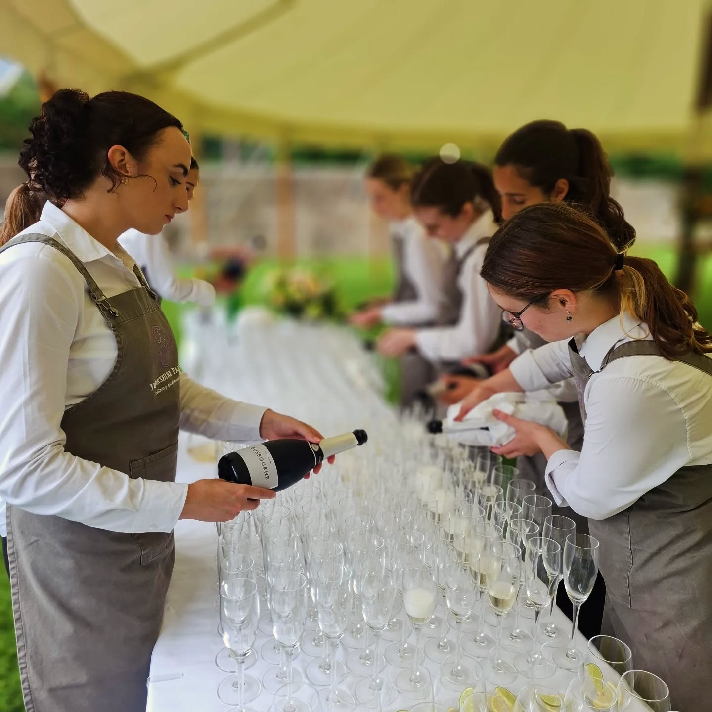🌟From drinks reception to evening cocktails and on to post wedding celebrations - we've got you covered 🌟
#eventcatering #weddingcatering #gusbourne #wedding #servicewithasmile
Catering, Bar & Planning - @yorkshireparty @nataliemooreevents
Flowers - @leafy_couture_craven
Marquee - @originalmarquees