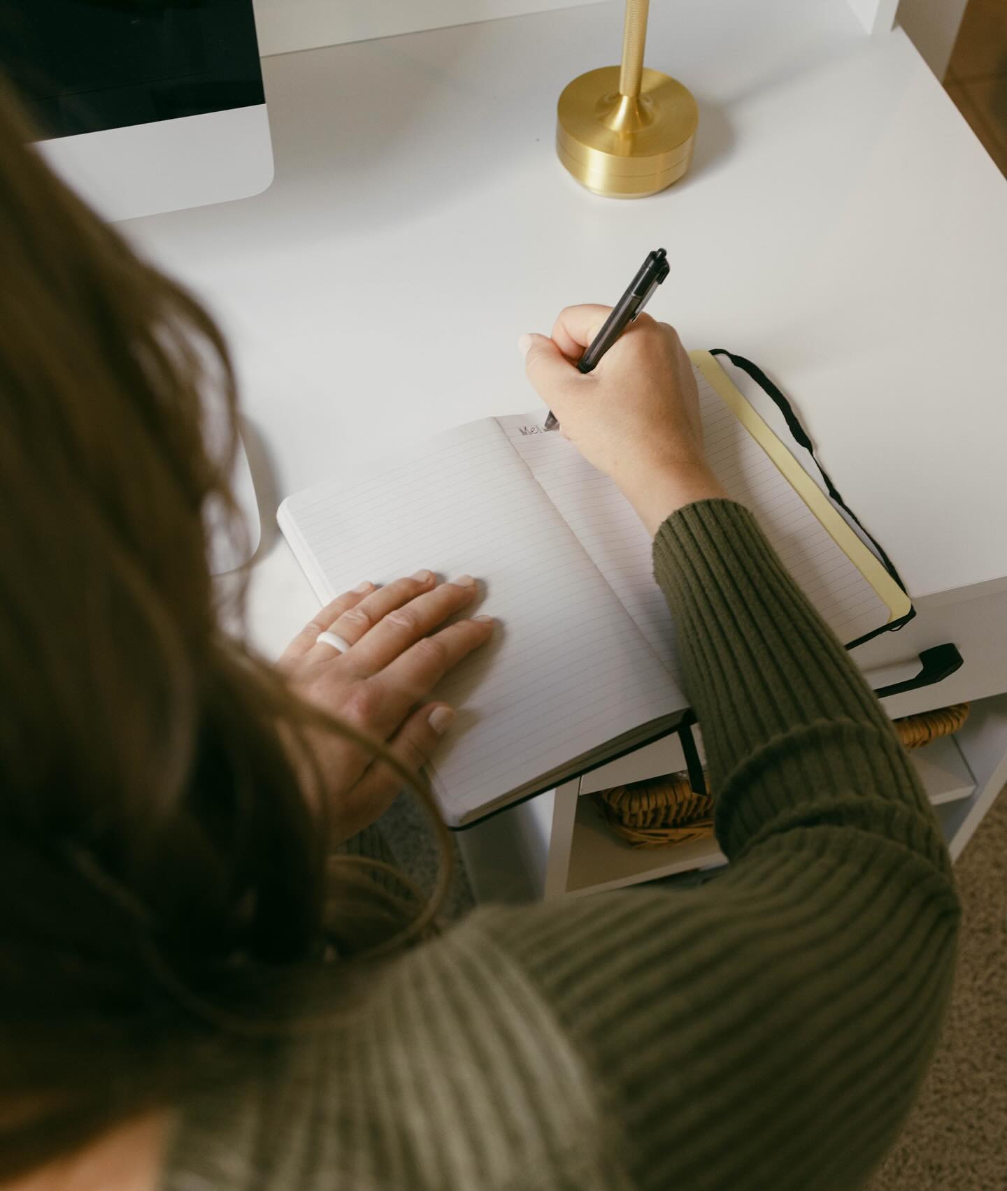 My first blog post is up! 🤗🩷
Read about my favorite local book shop (@duckriverbooks) on Indie Bookstore Day, connecting with my son on a creative level, and embracing the childlike joy of finding your passions again. Link in bio! ✌🏼📷 @chasingtaylorleigh
https://www.melindamaves.com/blog
#blog #newblogpost #debutauthor #author #writer #tennesseewriter #nashvillewriter #fiction