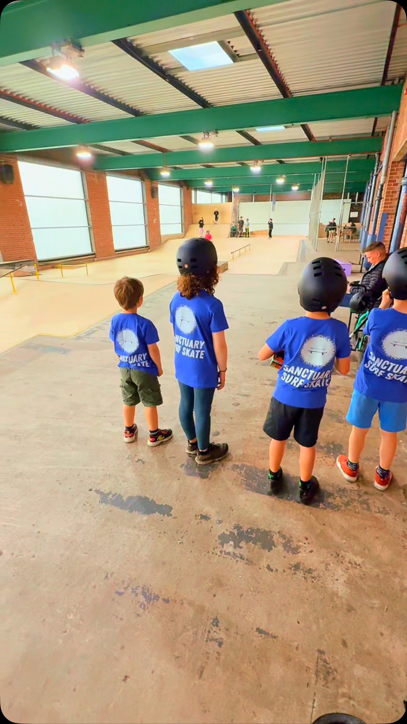 Our final day of Surf skate camp and we had our showdown! 3 events, bowl, freestyle and main arena. It was a lot of fun and amazing to see the kids showing off their new skills from the week.
.
Cameron (7)🥇
Fionn (7) 🥈
Katie (9) 🥉
Freddie (7) 4th
.
There was only 5 or so tricks in it for the finish so was super exciting especially when Freddie through in a big score on his final run.
.
Special thanks to @theloadingbayglasgow for having us for 3 days with the rain ☔️ Gotta love the Scottish summer weather.
.
Great to bring some surf stoke to Glasgow through this sport! So much fun!
.
Surfskate summer showdown. Over and out. ✌️
.
#surfskate #glasgow