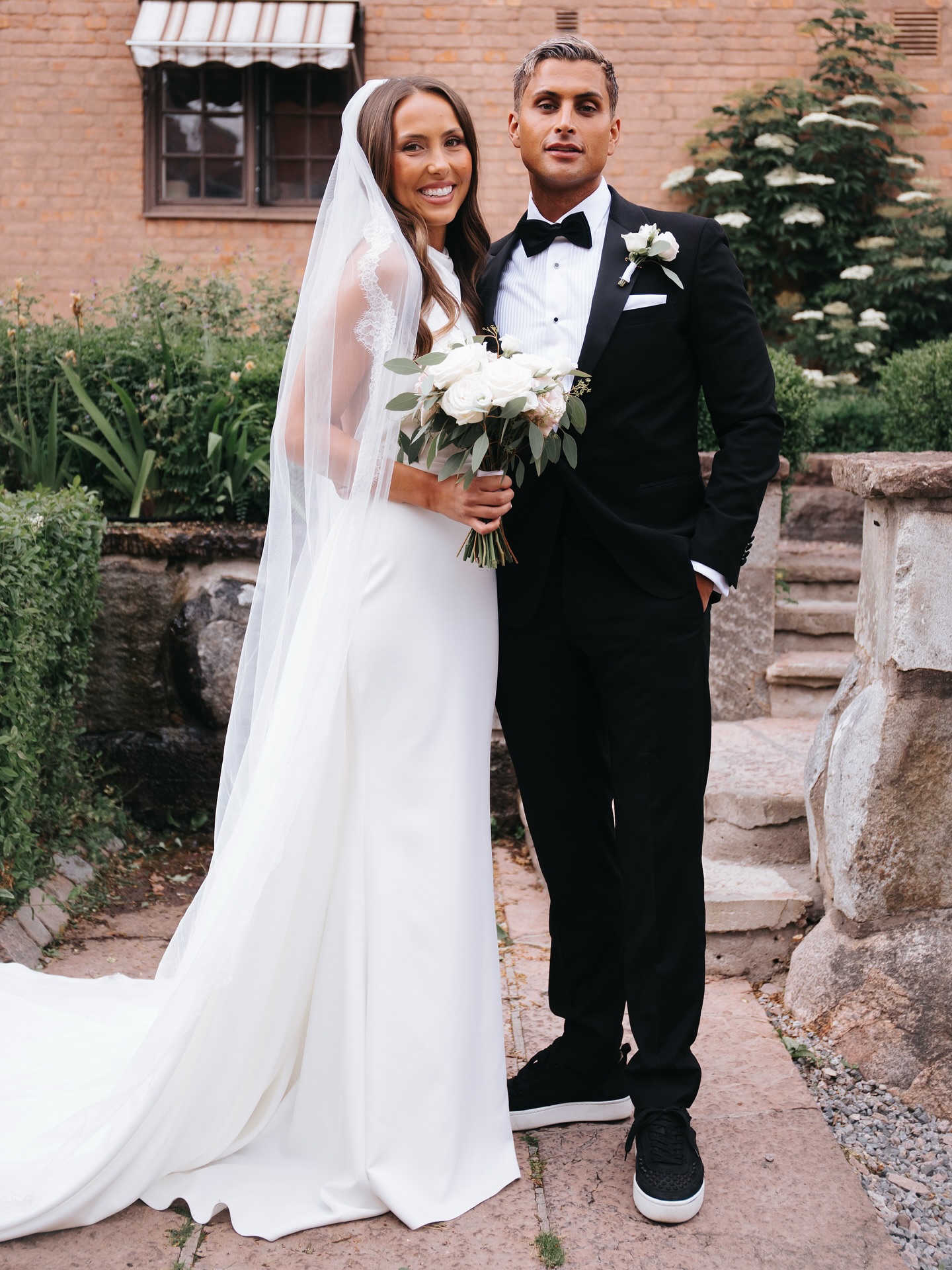 Sista rycket innan semester! Just nu sitter jag och redigerar de tre sista bröllopen för sommaren – så mycket kärlek att få återuppleva i varje bild. 🫶🏻
Jag snabbredigerade också några favoriter från Samir & Julias magiska dag till Expressen – vilken ära att få föreviga deras bröllop! 📸 swipea för några glimtar från deras dag.
Nu: kaffe, redigering och nedräkning till ledighet ☕
#bröllopsfotograf #weddingphotographer #samirochjulia #