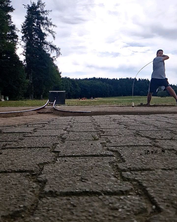 Im vorletzten Meisterschaftsspiel konnten wir mit einer starken Leistung im Ries und am Bock ĂŒberzeugen â und uns verdient vier Rangpunkte sichern.
Diesen Samstag folgt das letzte Spiel der Saison: Zuhause empfangen wir SchĂŒpbach A.
MVP: Misteli Remo
#Hornussen #Obergerlafingen #HGO #meisterschaft