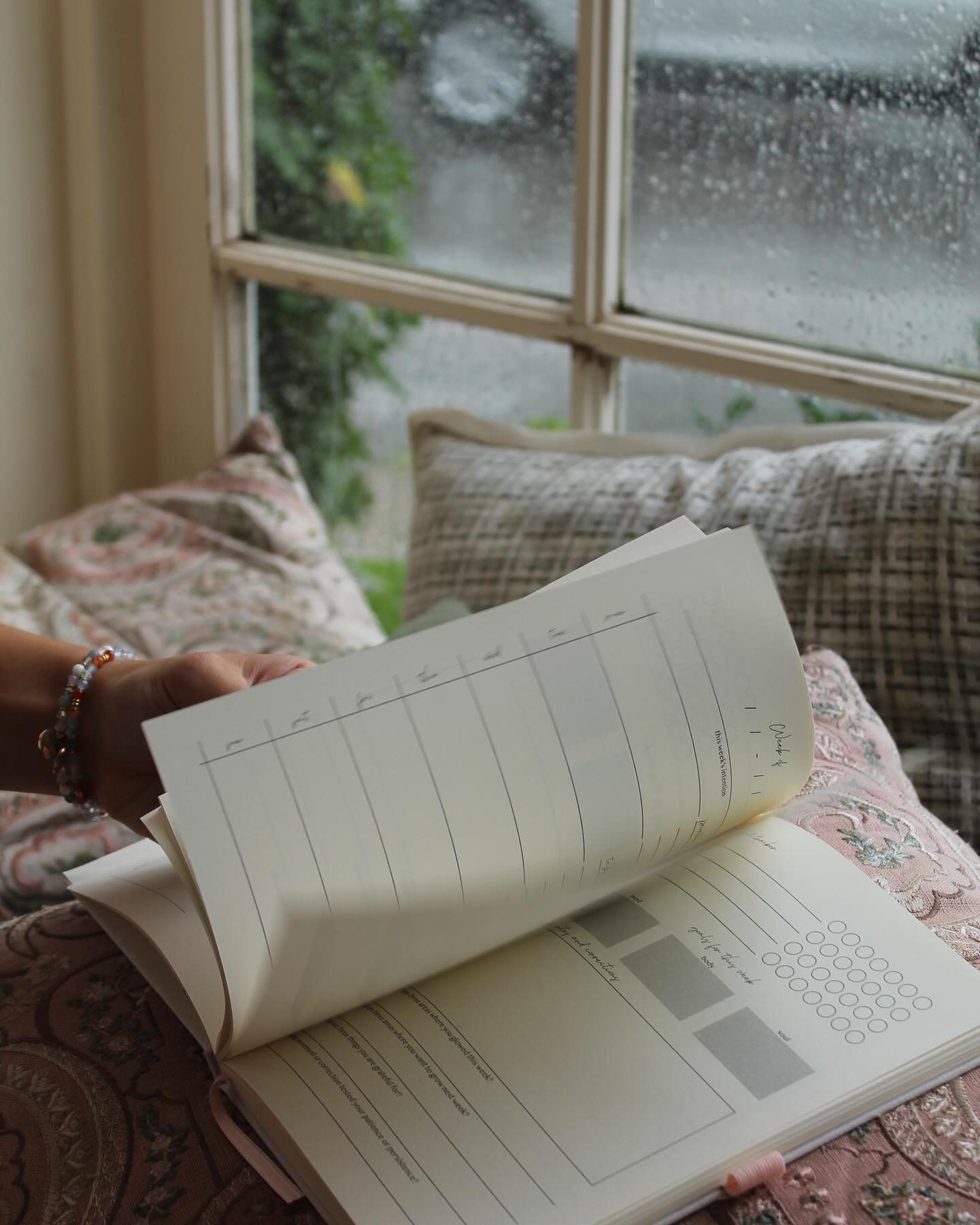 It can’t get cozier than this.
Rainy mornings, mindfulness, coffee dates, gratitude every day, building routines that make me feel refreshed, cherishing my dance community.
The dance world sometimes pushes us to go so fast. It’s important to slow down.
Take care of yourself. Be kind to others. Enjoy the little things. Stay cozy.
🤍shop the journal that will help you realign and refocus at the link in our bio