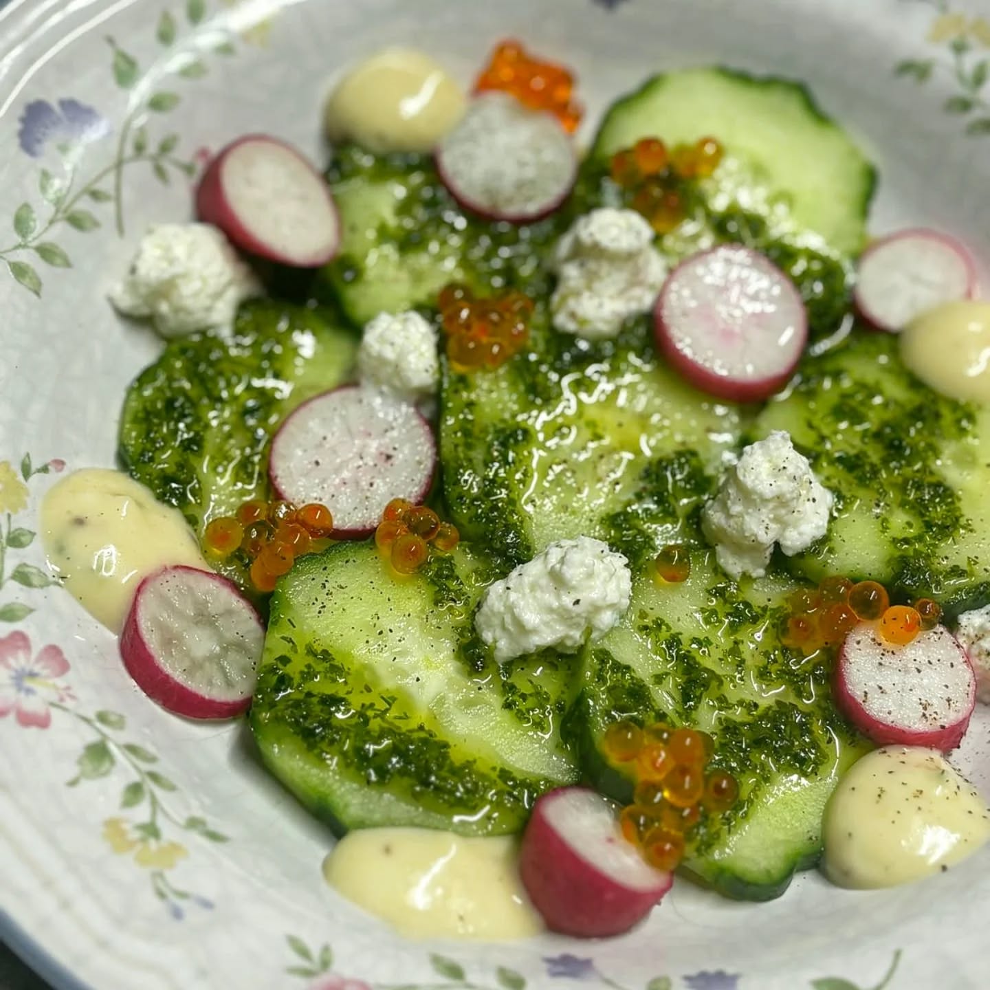 Cette semaine aussi : Radis et concombre Mayonnaise au vinaigre de Framboise et oeufs de truite