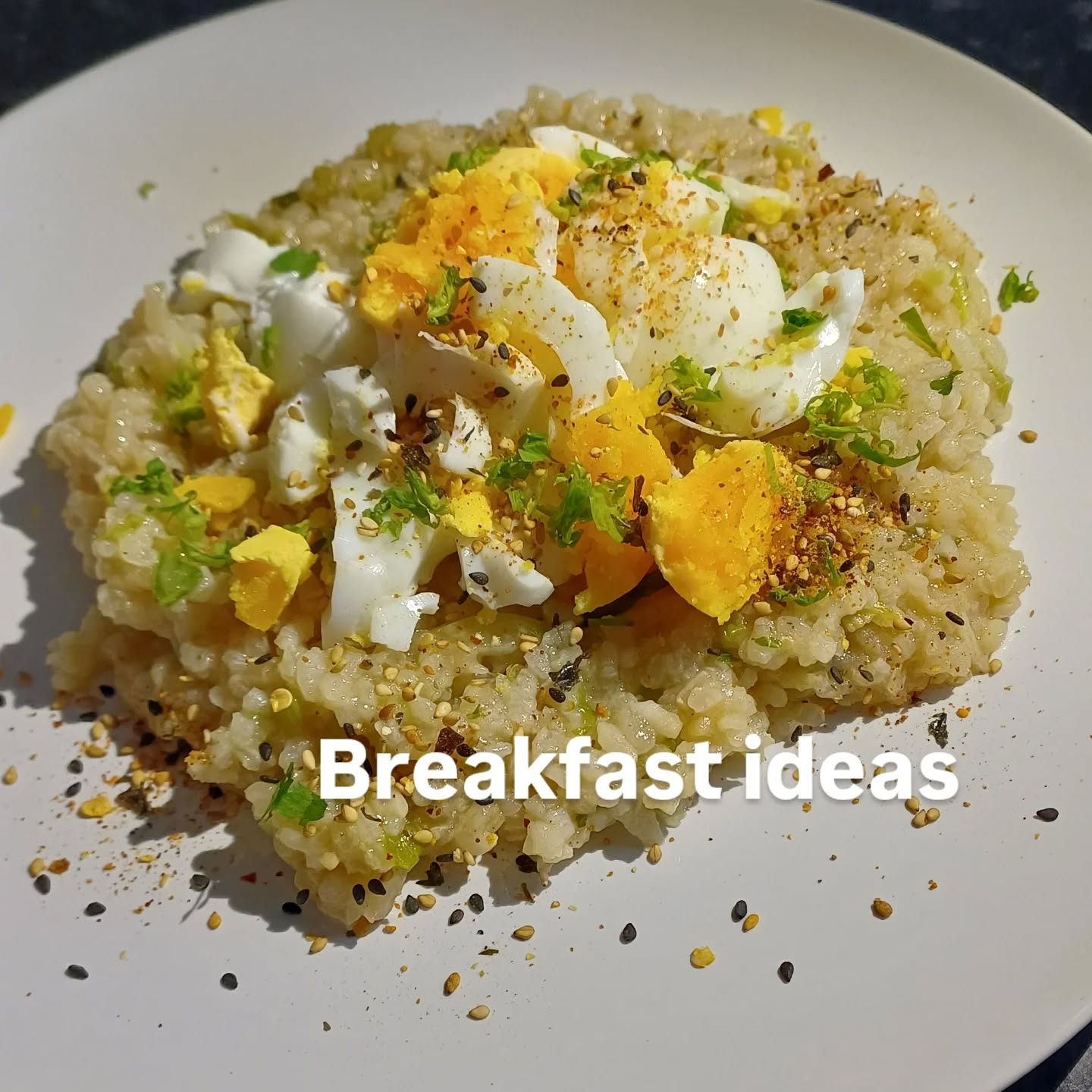 Sometimes, my clients get stuck for breakfast ideas. This is especially so when some foods need to be eliminated. My go-to solution is to think outside the box 📦 🤔
Have you tried eggs with leftover rice? Not only is it a delicious alternative to regular breakfast cereal or toast, but it is delicious.
Did you know there are health benefits associated with cooked then cooled rice (in the fridge 8-12 hrs) ?
👉 Cooling the rice in the fridge creates resistant starch. Resistant starch is not broken down in the small intestine like regular starch.It passes into the colon where it is fermented by gut bacteria.
👉 Resistant starch has a lower glycemic index. This means it has less of an impact on your blood sugar levels.
👉 This is important if you have type 2 diabetes and need to manage your blood sugar levels.
👉 The resistant starch is fermented in the gut, producing short chain fatty acids. These acids:
💥 Support gut barrier
💥 Have anti-inflammatory properties
💥 Regulate insulin sensitivity and immune function.
Are you struggling with your digestion or blood sugar levels. Get in touch with me to discuss how I can support you. Link in my Bio ☝️
#breakfastideas #resistantstarch #healthbenefitsofresistantstarch #riceforbreakfast #whatcanIeatforbreakfast?
#healthcoach #nutritionaltherapy