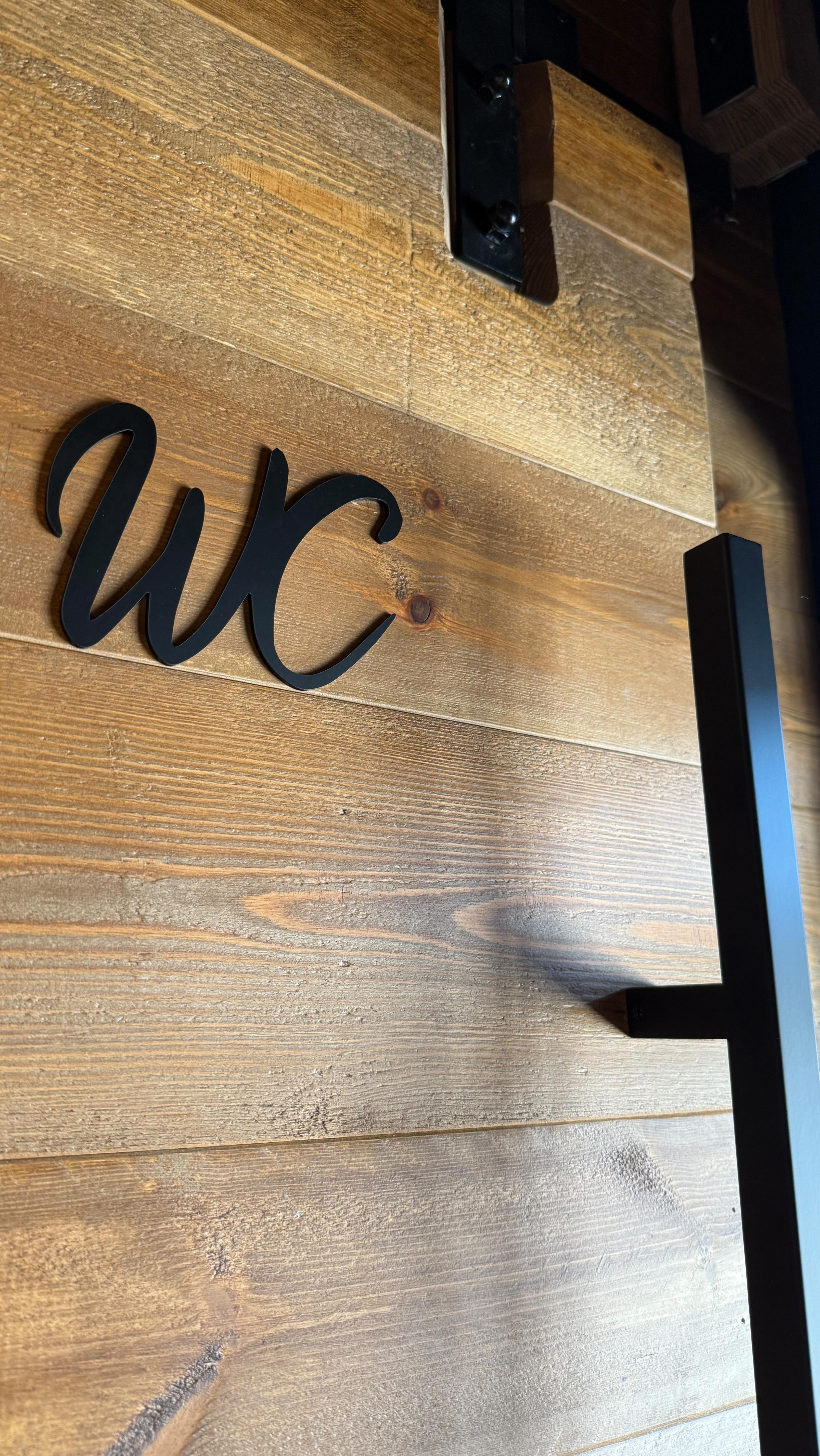 📣 Us confessem un secret…
Quan anem a un restaurant, sempre hem de veure com són els lavabos! 🙈
Sí, ho sabem... deformació professional 😅
Avui us ensenyem els del DIPLO —
🖤🚪✨ Què us semblen?
#interiorisme #detallsqueimporten #lavabosambencant #diplorestaurant #dissenyinterior #restaurantdesign #inspo #deformacióprofessional #agramunt #igersagramunt #espaih