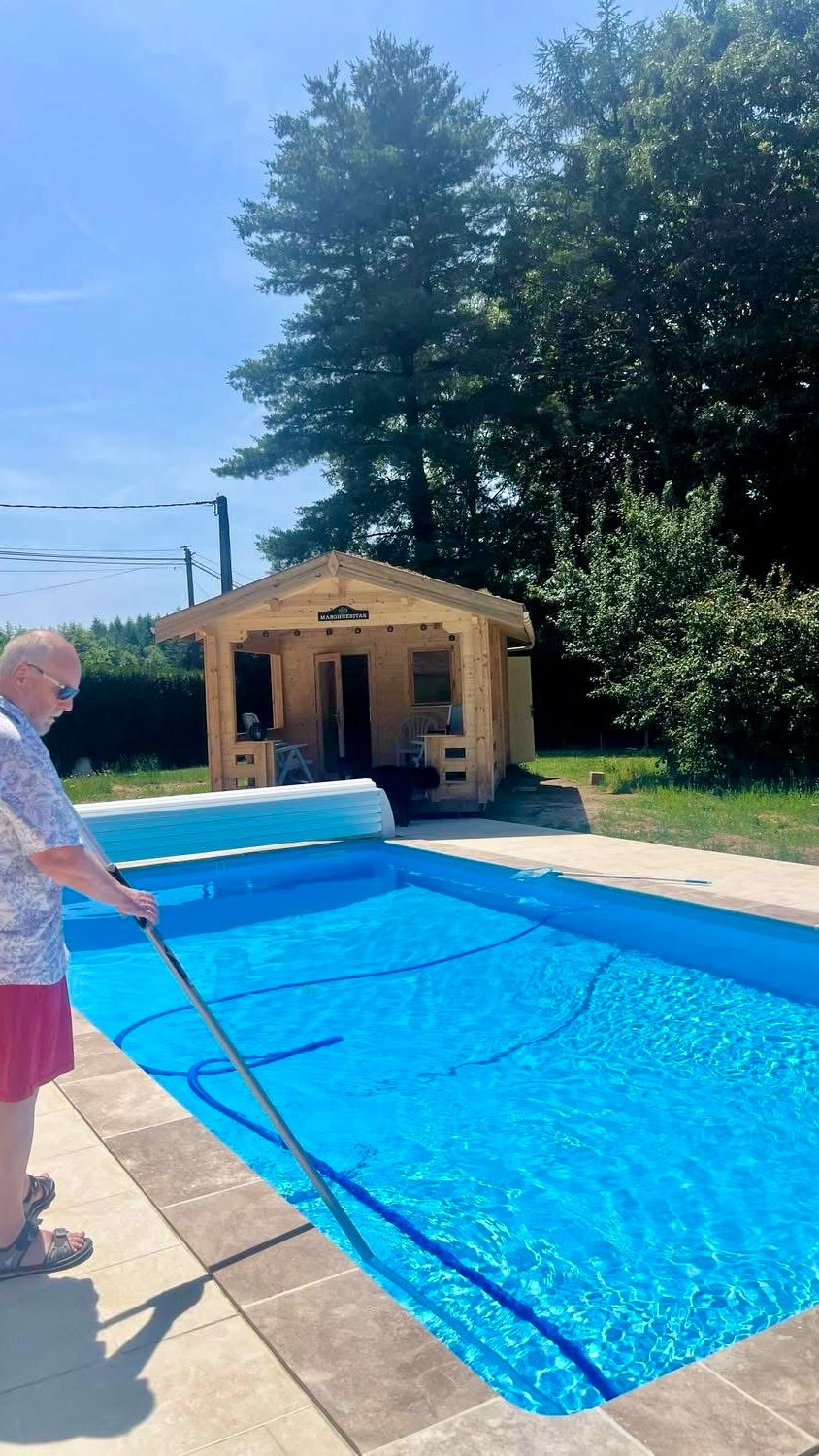 Bye bye decking and above ground pool 👋 This beautiful new pool was on the top of the wish list for my clients and they can now enjoy every bit of their retirement. Switching the business working world to a spot of pool cleaning 🇫🇷☀️🇫🇷 #easylife #dreampool #pooldesign #retirementgoals #pool #poolinstallationfrance #swimmingpoolsdordogne #swimmingpoolinstallation #swimmingpool #pristinepiscines