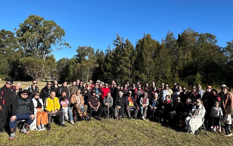 E rongo ana ki te manaakitanga o Te Ataarangi ki Te Pāpaka-nui-ā-Māui inanahi ki Poihākena Marae. Ko te Hui Rumaki te kaupapa, ko te oranga o te reo te take. 🖤💛❤️🦘🇦🇺
#teataarangi #teataarangikitepāpakanuiāmaui #reomāori #ahitereiria #whenuamoemoeā #huirumaki
