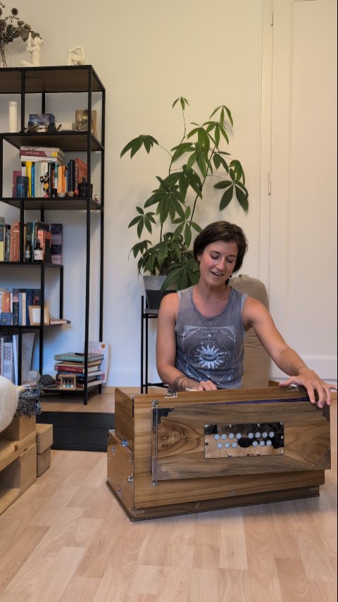 i can still remember the first time chanting in a yoga class, my first thought was "oh no i can't sing"
it took me a few times until i sang along and soon i did not care about can i sing or can i not sing.. it just felt so incredibly good, everytime something shifted in me. my thoughts stopped, i felt more connected and felt so much joy and love everytime. that's still the same today, something shifts while chanting.
i remember when i started wondering why we are chanting to all these different god & goddesses - well if you are wondering too - one thing is; they all stand for different qualities and they simply remind us of these qualities which we all have within us.
this mantra is to Rama, Sita and Hanuman. Rama for example represents qualities of joy & compassion. so just a little reminder to spread some joy today!
#mantra #chanting