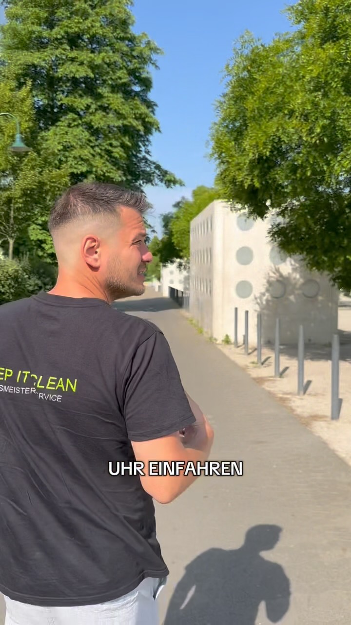 Stadtmitte = keine Chance fürs Auto.
Also wird alles zu Fuß in den Innenhof getragen – heute ist Gartenpflege angesagt.
Einsatz zeigen? Läuft bei uns!#hausmeisterservice #immobilien #darmstadt #handwerk #reinigung #keepitclean