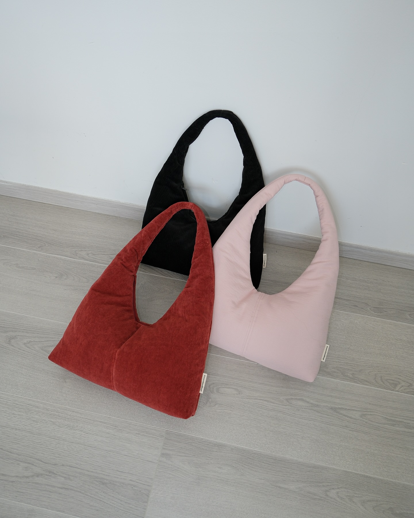 New shape — The classic hobo bag 🪩🌟
Ps. Releasing Sunday, July 20th at 12h00 xx