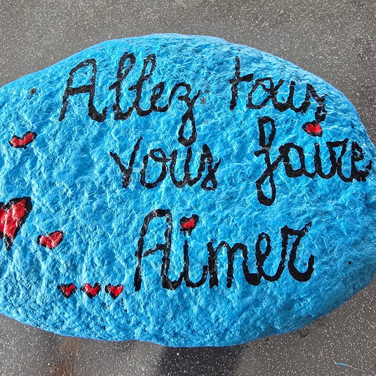 😍NOUVEAUTÉS!
🪥Citations et peinture sur galets
📲 Très prochainement sur mon site internet: www.entrelacsetmontagnes.ch