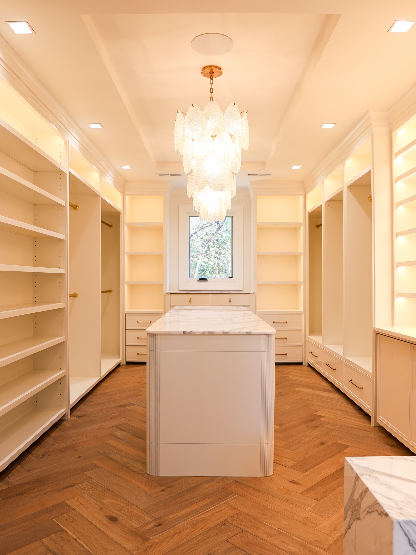 ✨Master Suite Reveal – Part 2✨
We shared the bath, now take a look at the rest of the retreat…
👗 Dual walk-in closets with beautiful lighting
🔥 A clean-lined fireplace with built-in media
💻 A quiet office space hidden just around the corner
Every inch was designed with purpose—and finished with care by the Ramey Construction team.
#MasterSuiteGoals #ClosetDesign #LuxuryLiving #RameyConstruction #FireplaceInspo #ModernCustomHome #SpokaneBuilder #NorthIdahoHomes #PNWLiving #InteriorDesignLovers