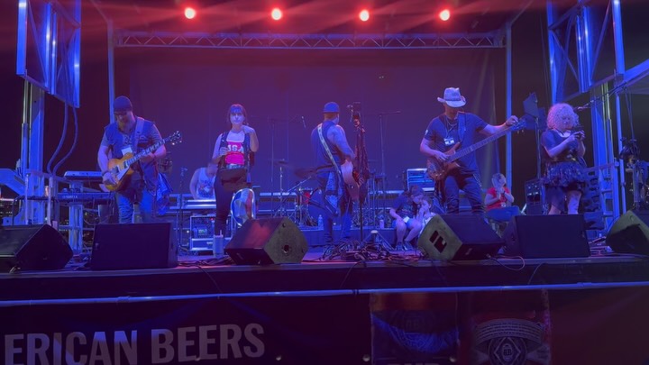 I still can’t believe this!!! 20k people showed up yesterday to see the Macys fireworks and sang along with us all night long! This was definitely a dream I can now check off ✅