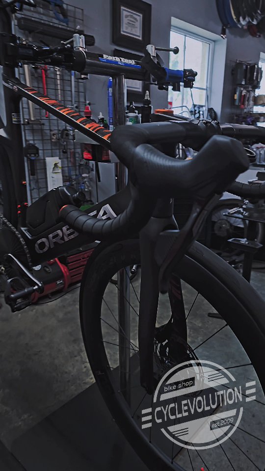 When your Sunday coffee ride turns into a time trial because⌠I forgot Chico locked outside the shop!!! âđ¨
The Orbea Orca Aero isnât just a bike â itâs a rocket disguised as your weekend pleasure machine.
Speed? â
Style? â
Espresso stop approved? â
â
â
Note: Dont worry! Chico was trained well, and so he was waiting outside the door working on his tan.
#OrbeaOrca #OrcaAero #TooFastForCoffee #SundayRideVibes #PleasureMachine #CoffeeRideCrew #RideInStyle #RoadBikeLife #SmallBusinessSupport #BikeShopLove #SupportLocalBikeShops #FastAndFresh #DelrayBeachCycling #Cyclevolution #CyclingHumor #AeroLife #WeekendWarriorMode