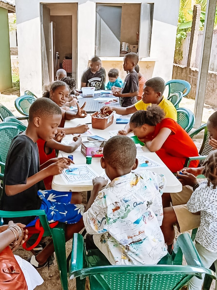 We have been serving this Garifuna community for the past 4 years, proving weekly discipleship and hot meals to the children here! This program works directly with local church leaders to help them reach out to those who are unchurched