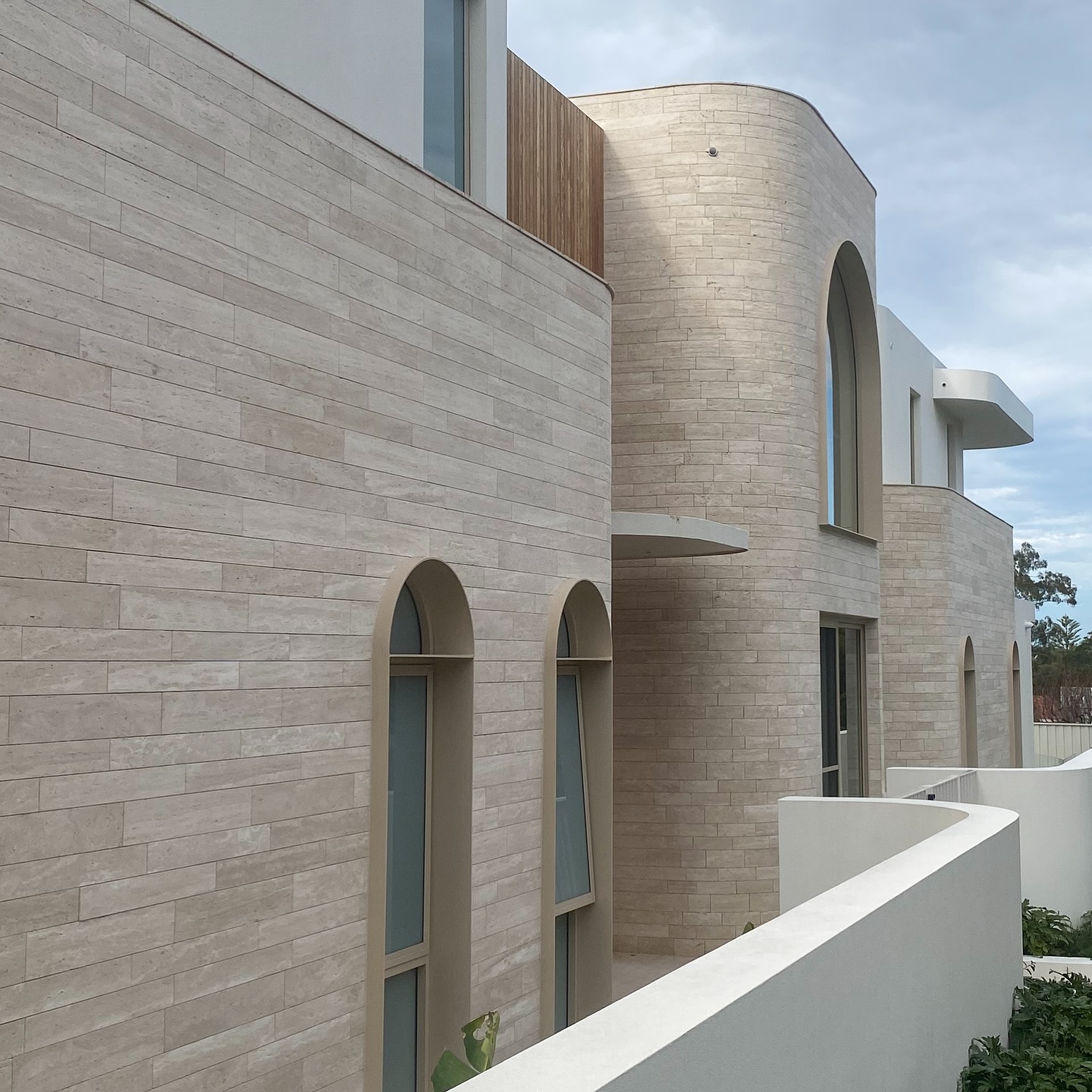 STRATHFIELD DETAILS …
Bring light into your home. We supply and install!
Contact our team today 02 9759 5666