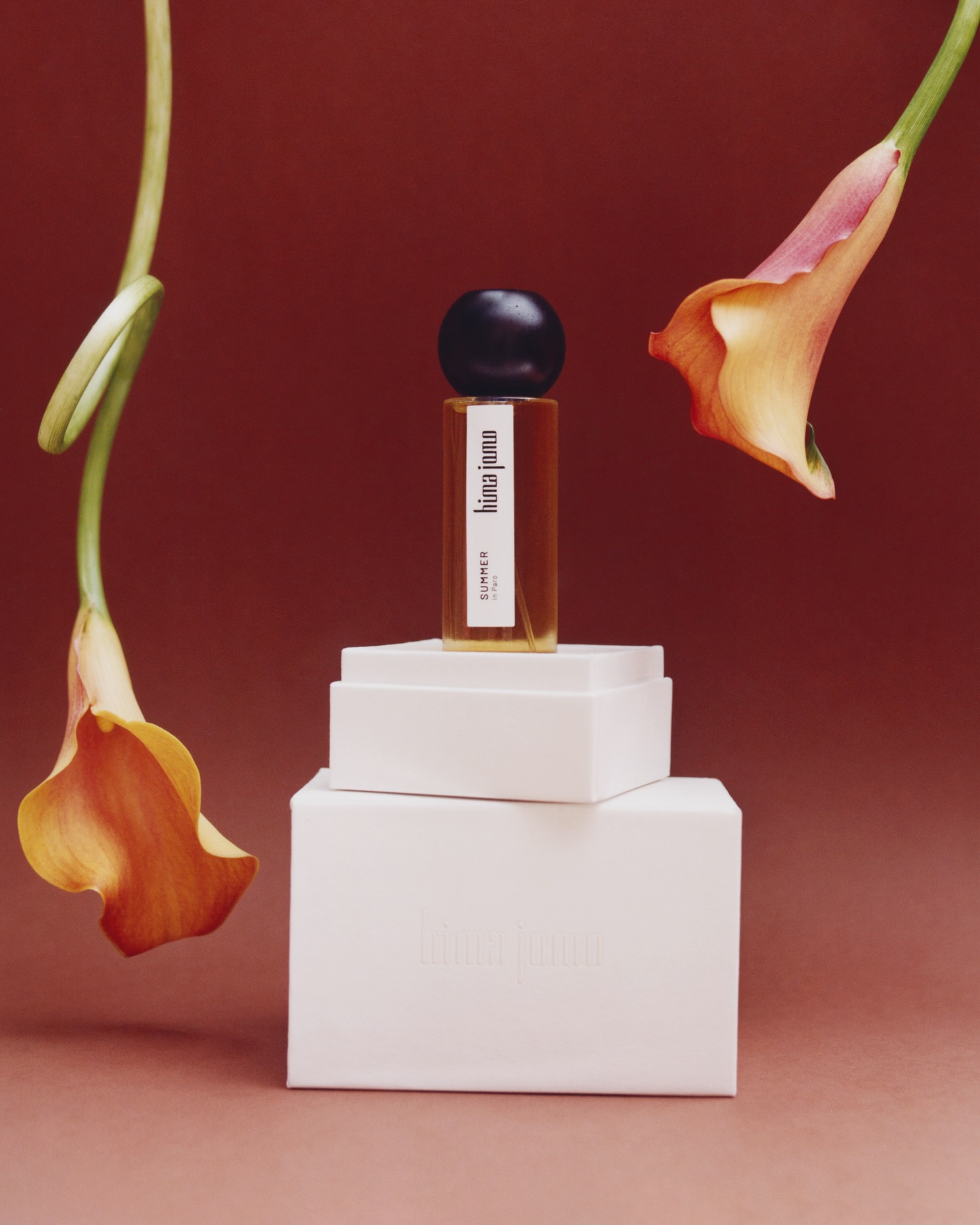 Hima Jomo - ‘Summer in Paro’ on film, with the talented @heatherlawrence_ behind the camera 📸
Woody, Amber, Floral, with notes of honey 🍯
#florist #flowers #editorial #floralstyling #londonflorist #perfume #photgraphy #filmcamera