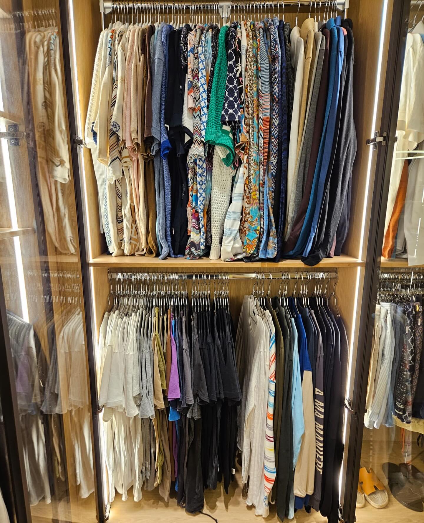 מעבר דירה הוא הזדמנות מעולה לעשות “ריסטרט” – להיפרד מחפצים שלא משרתים אותנו, לעשות סדר בראש (ובארונות), ולהכניס אנמעבר דירה הוא הזדמנות מעולה לעשות “ריסטרט” – להיפרד מחפצים שלא משרתים אותנו, לעשות סדר בראש (ובארונות), ולהכניס אנרגיה חדשה וטובה.
ואם אתם מרגישים מוצפים – אנחנו כאן בשבילכם.
עם ניסיון של מאות מעברים, שיטת עבודה מקצועית, וצוות שלא נרתע משום אתגר – נעזור לכם לעבור דירה בקלות ובנחת.
📞 דברו איתי - 053-2121104 - בתים מסודרים