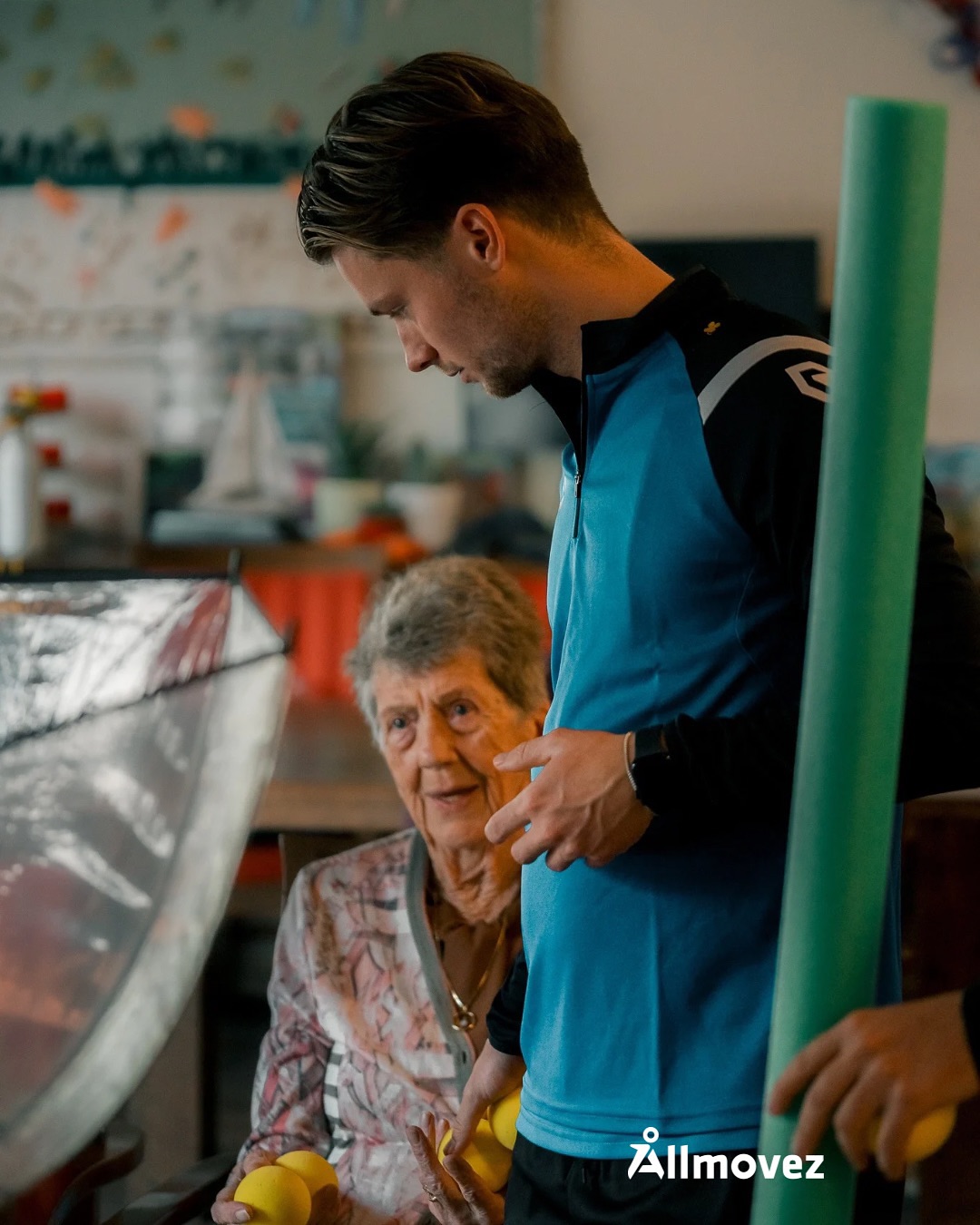 Inmiddels is @allmovez.nl bij meerdere locaties actief in de regio!๐ช๐
Met onze leuke en actieve activiteiten krijgen ouderen weer energie รฉn een glimlach op hun gezicht. Of het nou bewegen op muziek is, of een interactieve activiteit, bij AllMovez draait alles om plezier, contact en beweging.๐
Kent of werkt u bij een organisatie die ouderen een leuke, actieve dag wil bieden?
Wacht niet langer en ontdek wat onze jonge beweegcoaches voor uw locatie kunnen betekenen!
๐Neem vandaag nog contact met ons op via info@allmovez.nl of stuur een DM.
Wij komen graag langs om de mogelijkheden te bespreken!
#Ouderenzorg #BewegenMetPlezier #AllMovez #SeniorenActief #Welzijn #Verzorgingstehuis #BewegenVoorOuderen