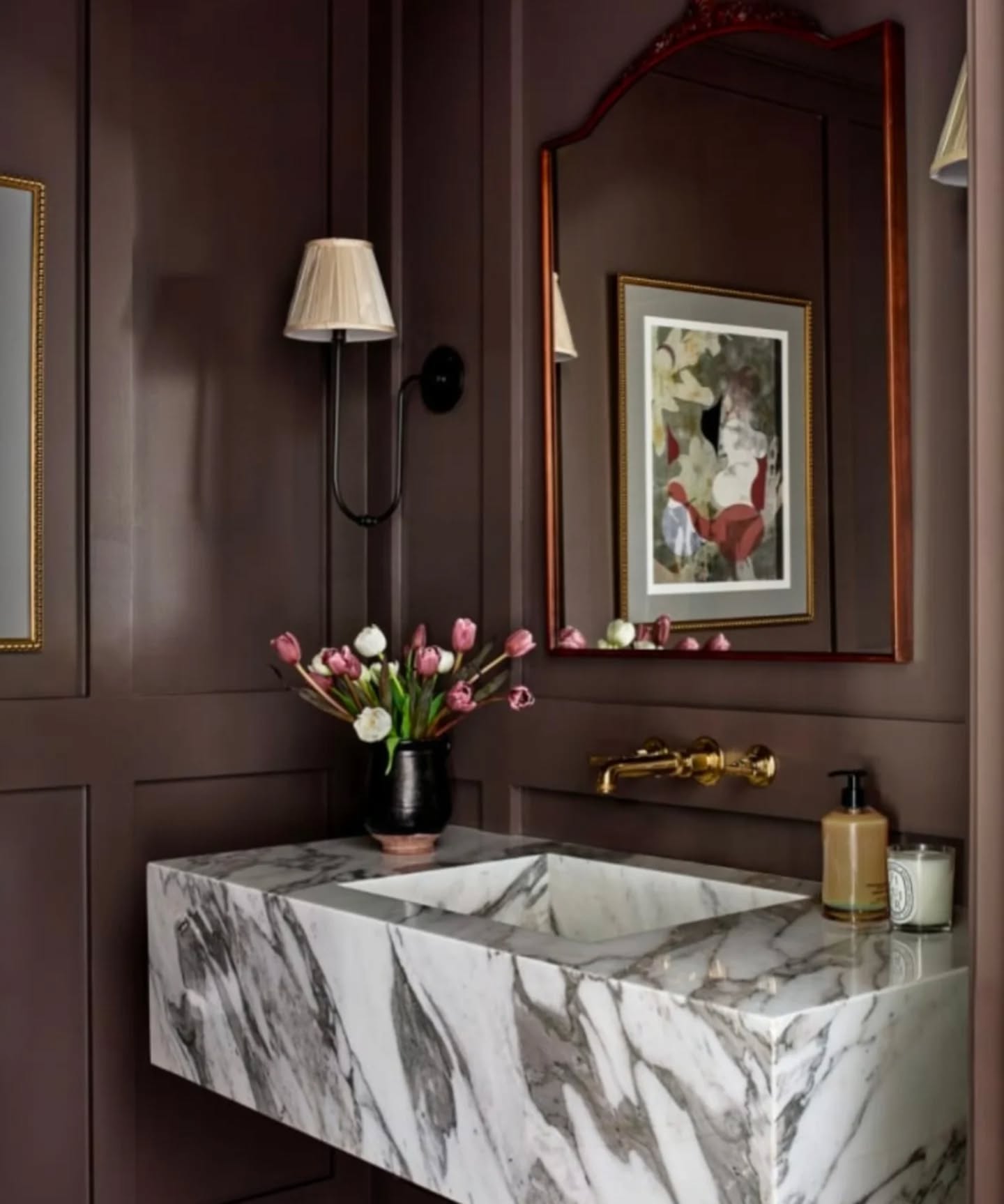 I've been debating on colour drenching my main floor powder room, but the question is what colour? This beauty came across my page 👀 and I'm definitely tempted...
Design: @storiecollective
✉️info@hallhudu.com
🌐www.hallhudu.com
.
.
.
.
#interiordesign #hallhudustudio #custom #seamlessoutlets#customoutlets#designinspiration #design #designideas #luxeathome #houseandgarden #houseandhome #inspiration #interiormoodboard #moodyinteriors #renovation #architecualdigest #curatedinteriors