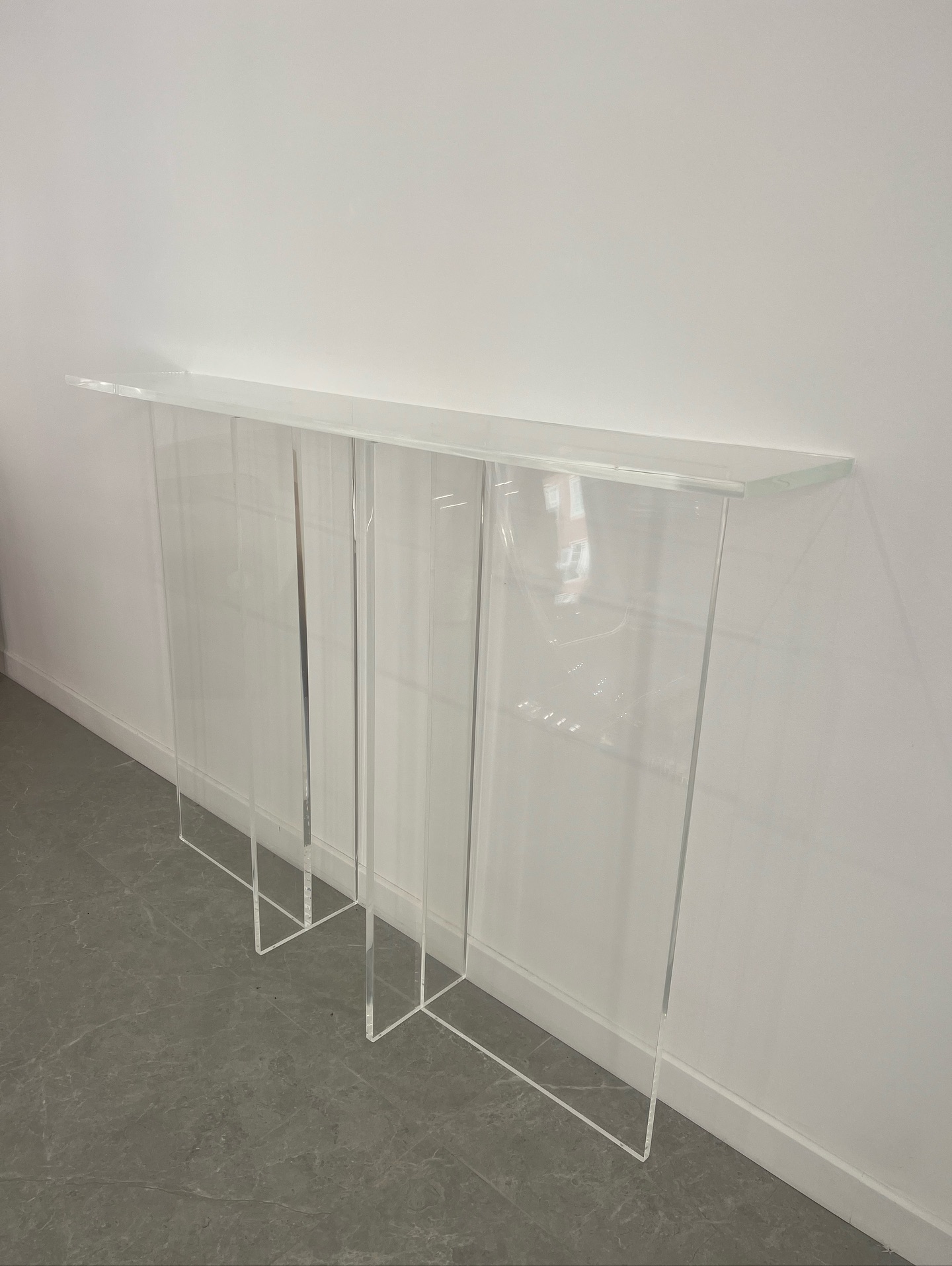Réalisation d’une console transparente
#console #plexi #plexiazur #design #artisanat #francais