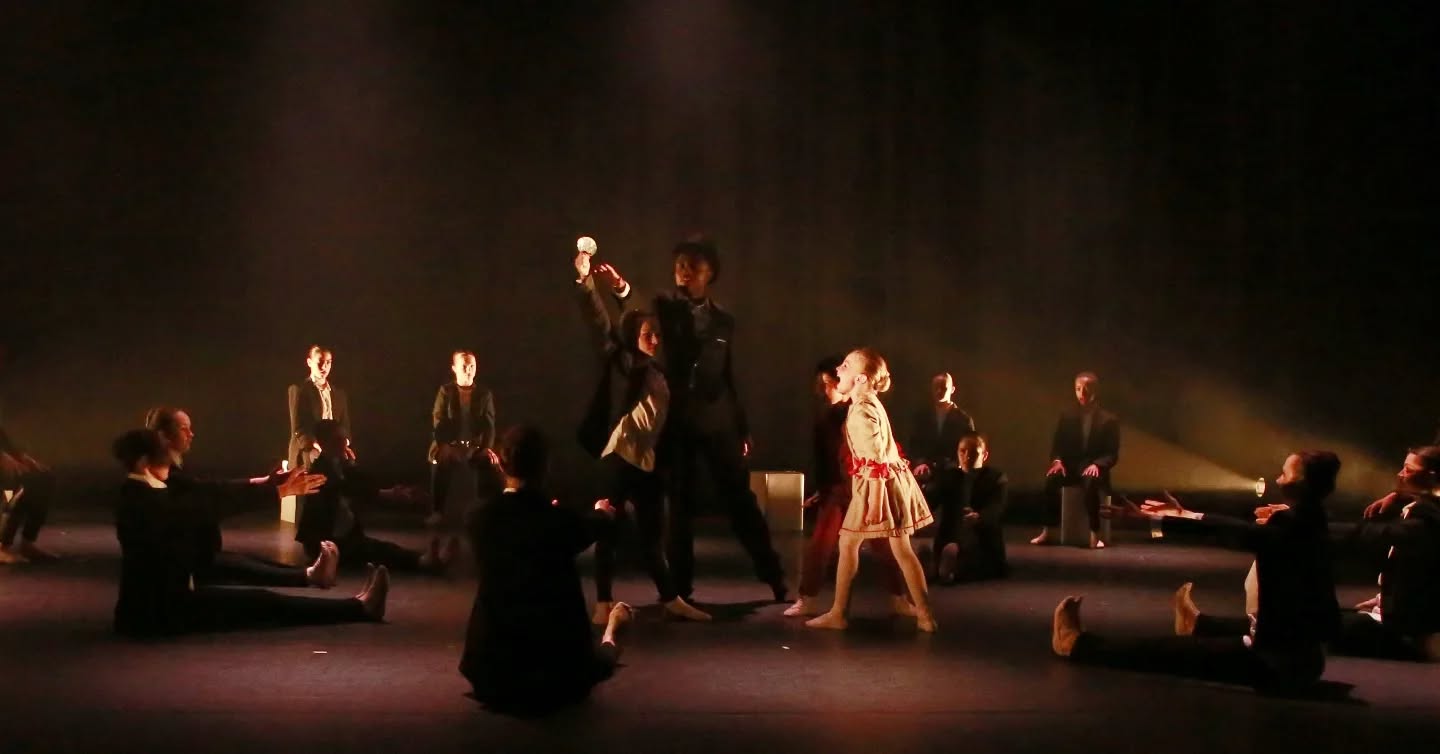 ✨ Quelques images de notre spectacle "Mary" ✨ 24 et 25 mai 2025!
🌸Nos élèves sont magiques!... impliqués et appliqués, en équipe et à fond! Des interprètes hors pair!
Bravo à eux nous sommes très fiers!🌸
🩰Merci au public d'être venu si nombreux à nos deux représentations !🩰
✨Merci à notre super régisseur lumière Frédéric pour tout son travail, cette magie et ces paillettes !✨
🌸Merci de tout coeur à Lucas, au Théâtre Jean Vilar, et à la ville d'Eysines pour ce magnifique théâtre !🌸
✨Merci de tout cœur à toutes les équipes décors et coulisses qui sont fabuleuses 🤩
🩰Merci à tous les parents et aux élèves pour leur investissement, leur soutien, leur énergie et leur confiance🩰
✨Merci aux professeurs pour ce spectacle mais aussi pour tout leur investissement toute l'année
🌸@xabibdx
🌸@marie_girard_inspiration_mg
🌸Florence
🌸@clairebnrtinstapro
En route vers la saison 2025/2026 et d'autres surprises !🤩
🩰💕🩰💕🩰💕🩰💕🩰💕🩰💕🩰💕🩰💕🩰
Merci beaucoup beaucoup au photographe 📸@paxkalin64 @clo_et_les_trois_c
#eysinesmaville #eysines #eysinesculture #ecolededanse #bordeaux #bassindarcachon #bordeauxmaville #bordeauxmetropole #saintmedardenjalles #Blanquefort #merignacmaville #merignac #lebouscat #lehaillan #bruges #danseclassique #dansefolklorique #dansecontemporaine #theatrejeanvilar #galadedanse #balletdanseur #balletdanseur