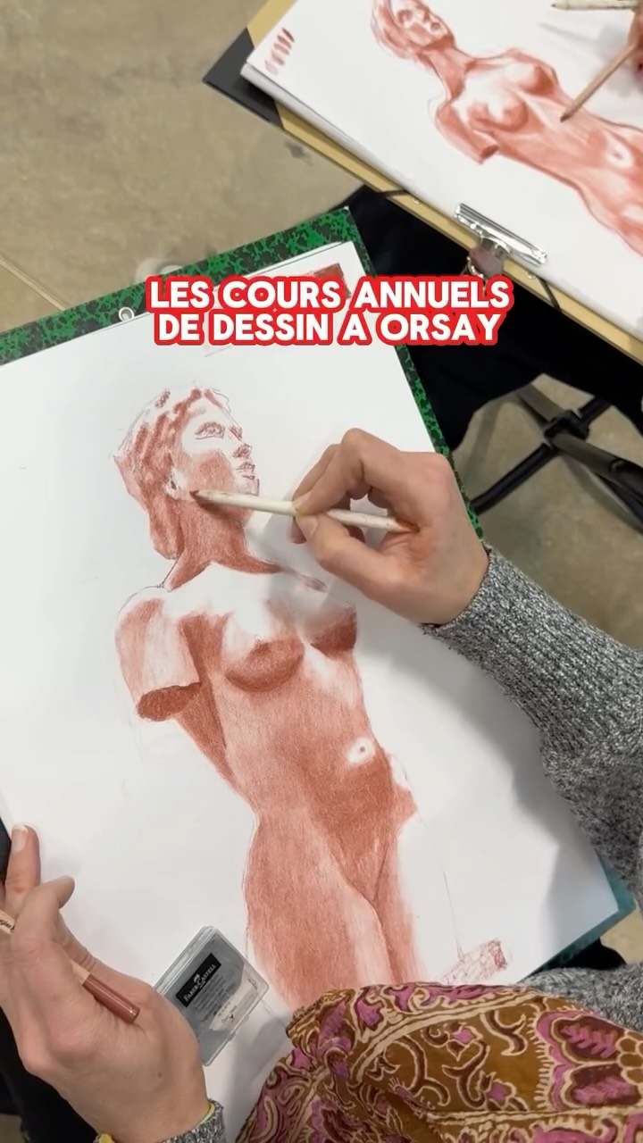✨ Clap de fin pour les cours annuels de dessin au musée d’Orsay avec @collectif_daal ✨
Merci à toutes et à tous pour cette belle année passée ensemble, au milieu des chefs-d’œuvre impressionnistes, des sculptures à l’envers et autres beaucoup d’ombres et lumière à voir !
Votre régularité, votre regard artistique et vos progrès tout au long de l’année ont été un vrai bonheur à accompagner 🙏🌟
Une pensée particulière pour celles et ceux qui ont dompté le fusain… et terminé la séance avec plus de matière sur le visage que sur leur feuille. L’essentiel, c’est d’y mettre du cœur 😂
C’était un vrai plaisir de vous accompagner dans cet écrin exceptionnel qu’est le @museeorsay 😍
Je vous souhaite un bel été, inspirant et ressourçant ☀️
#Dessin #Draw #Eleves #Students #CoursAnnuels #Progrès #WorkInProgress #2025 #Musée