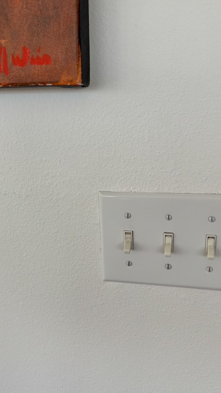 Our newest project has a very... unique... switch hub 🙃 none of us (including our electrician) has ever seen one with SEVEN! I mean, I'm impressed! 😂
#boiseinteriordesigner #boisegeneralcontractor #boiseremodel #remodel #construction