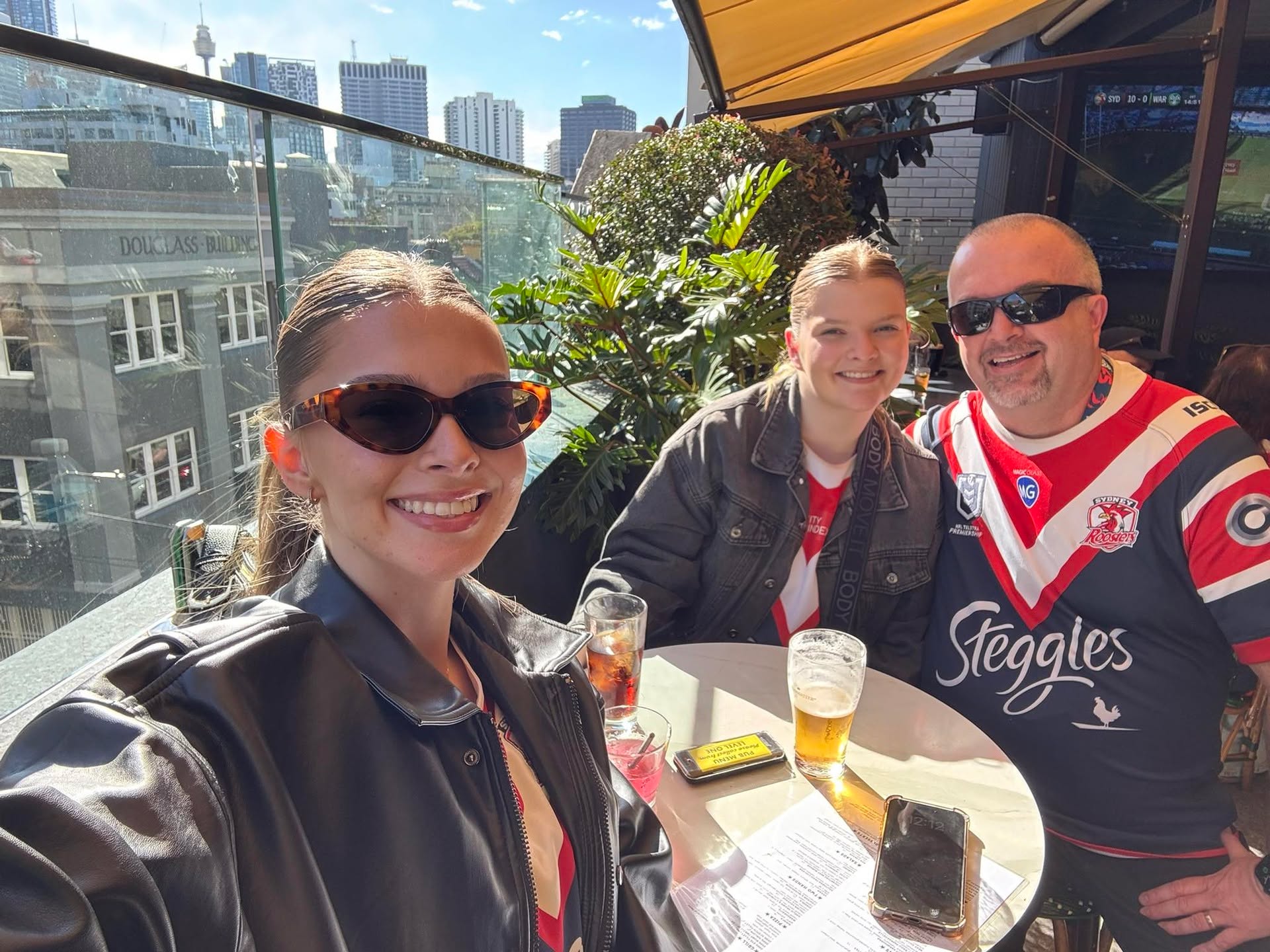 A pre-footy rooftop beer! What could be better? ☀️
Thanks to Matthew for the photo 📸
#footy #prefooty #rooftop #surryhills