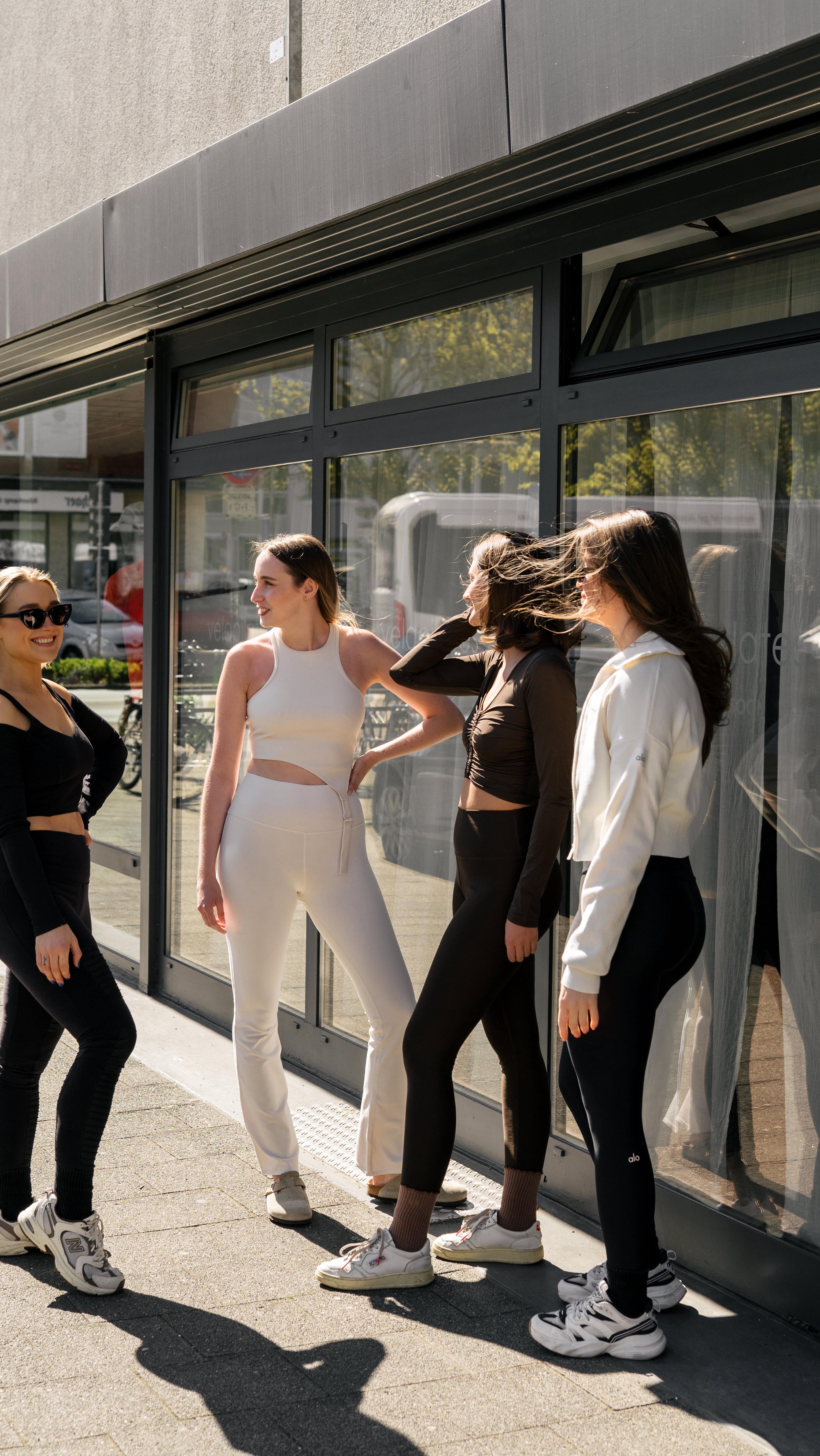 It’s your sign to grab your bestie and book that Pilates class 🤍
#velapilates #pilates #reformer #pilatesstudio #matchabar #münster #düsseldorf #telgte #pilateslovers