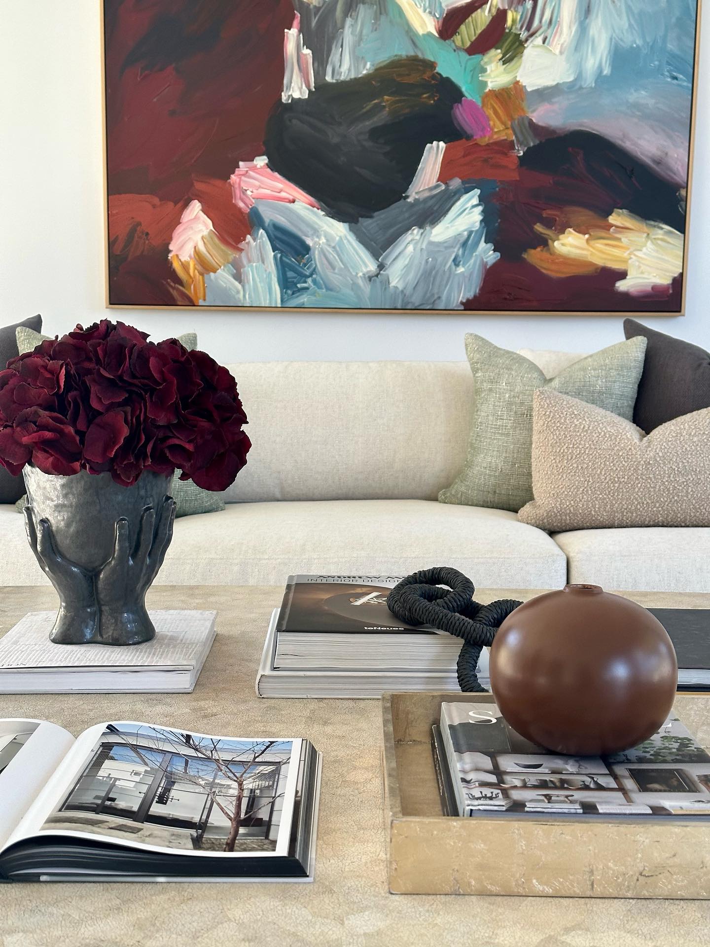 Colour Texture Colour ❤️
A grand home with grand spaces in Mentone.
Agent: @campbellmoorebayside
Styling: @auraandforminteriors