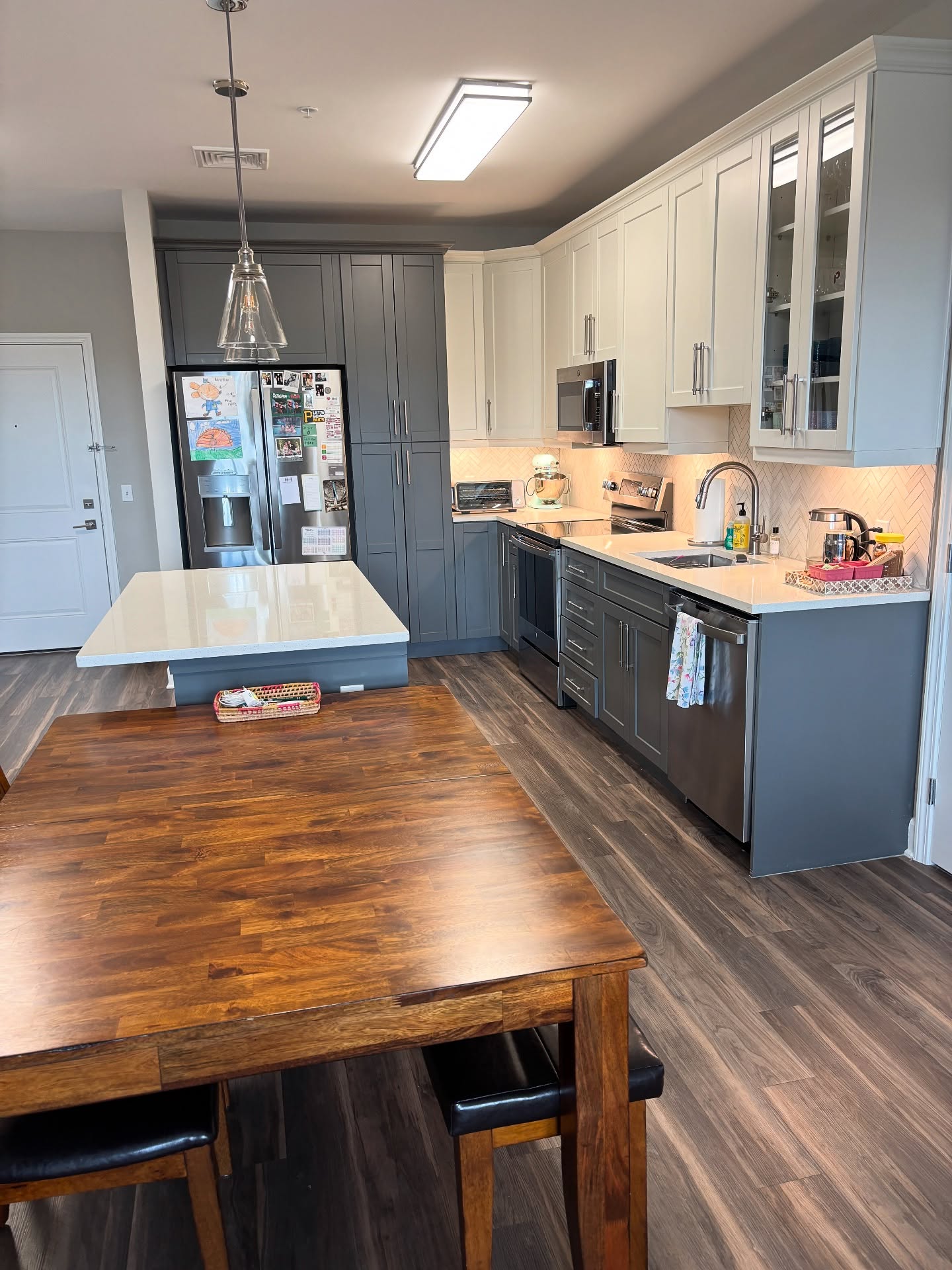 Unpacked and settled on day 1!💥 Today I helped a client turn their new house into a home by getting their kitchen, coat closet, utility closet, and a few other small spaces organized and functional from day one.
There’s nothing better than walking into a new space and knowing exactly where everything goes. No more digging through boxes — just systems that make sense and spaces that feel calm.
If you’re moving soon, don’t wait to feel at home — let’s get you unpacked and organized!
#ProfessionalOrganizer #UnpackingHelp #OrganizedHome #MoveInDay #DeclutteredLiving #OrganizingServices #mainline #mainlineparent #amblerpa #dresherpa