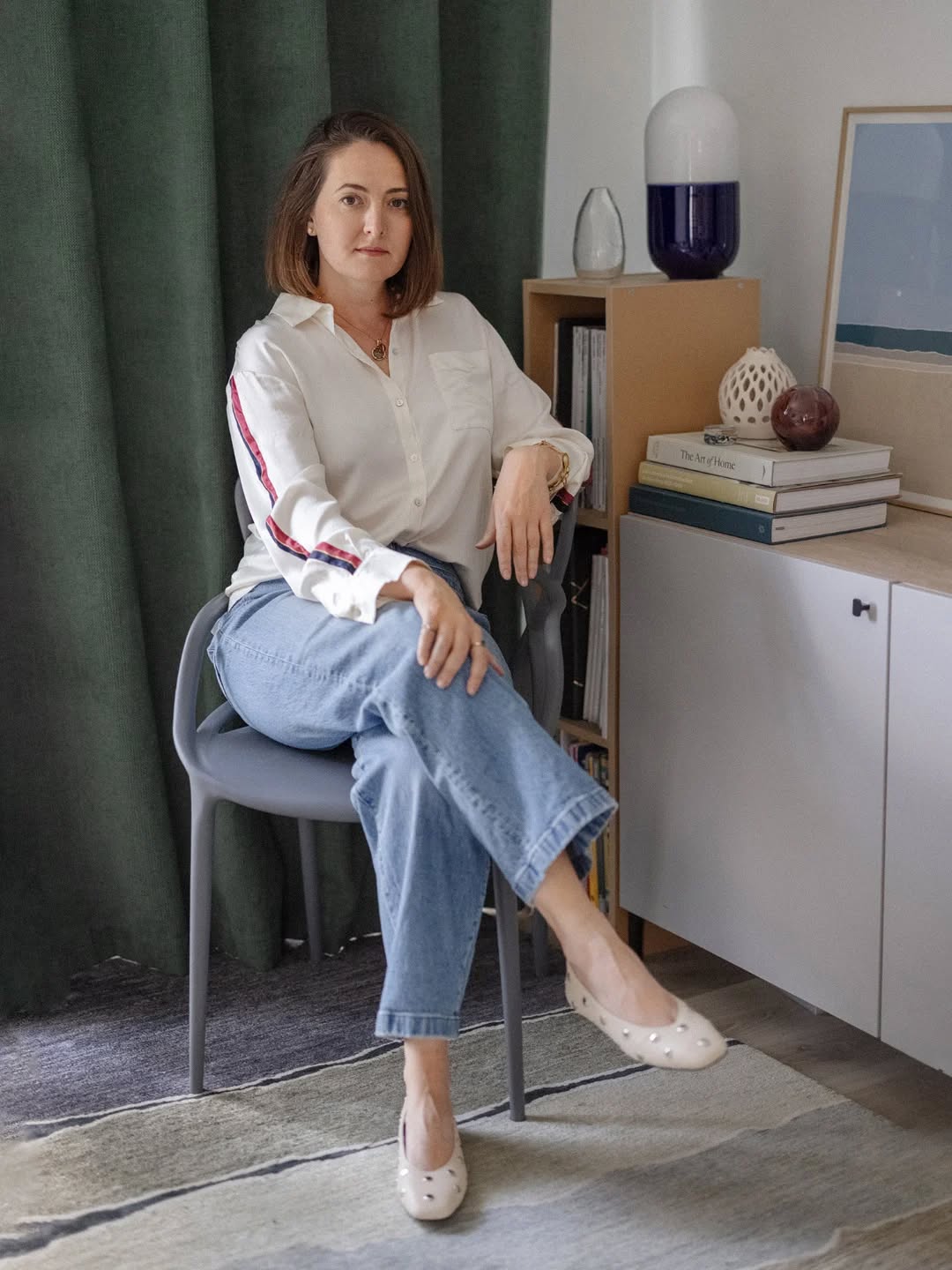 Hello! 👋🏻
I'd like to introduce myself, I'm Catherine, Director of Catherine White Interiors.
I have a passion for all things interior, and most of all, I love collaborating with my clients to make their design dreams come to life.
Born and raised in Bermuda, I have a "twang". The love of the country runs deep, so if you follow me, be prepared for some sub tropical content!
After graduating with BA(Hons) Interior Architecture and Design in 2005, I've been working from London on local and global projects, honing my craft and expertise.
I head a small team who work closely with our clients to ensure that they get the creativity, solutions and support they need to create their dream space.
From concept mood boards, to plans and visuals, we work alongside contractors, suppliers and build teams, to craft beautiful and unique spaces.
If you like what you see on the grid, reach out! We would love to have a chat about your project and see if we can work together to bring your vision to life! ✨
#interiordesign #interiors #londondesign