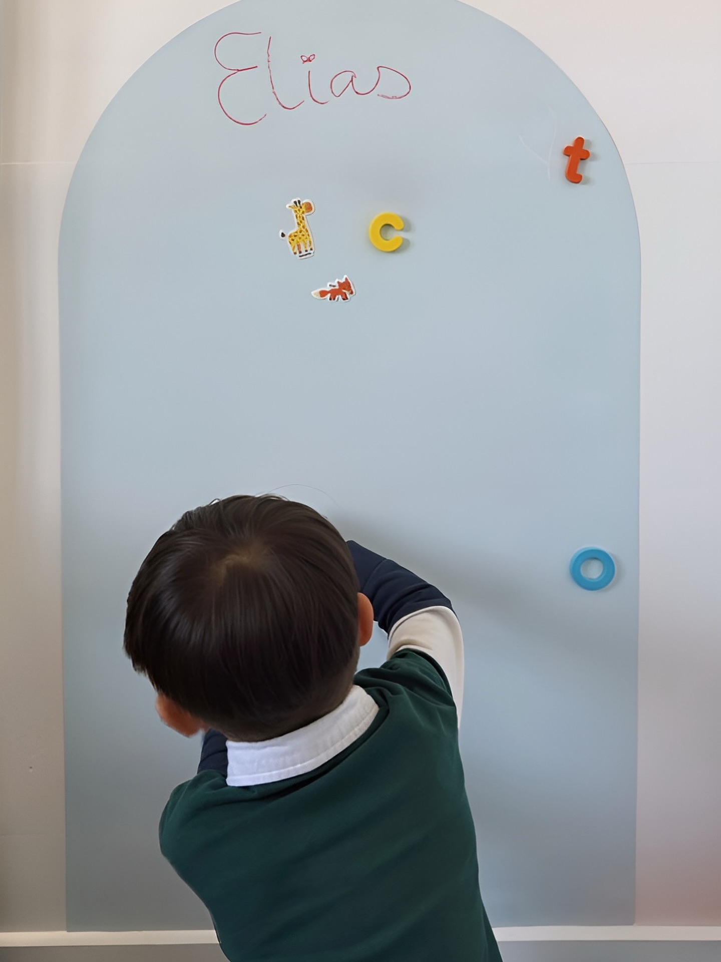 Kleine Hände, große Ideen 💡🧲
Unser Mini-Explorer voll in seinem Element – Magnete schnappen, platzieren, staunen.
Die Playnino Magnettafel? Ruhe, Fokus & kreatives Spiel in einem 🧠✨
#PlayninoMagic #Magnettafel #SpielzeitMitSinn #Kreativkind #MontessoriAtHome #KleinkindMomente #AchtsamSpielen #FeinmotorikSpaß #SpielideeFürZuhause #WenigerBildschirmMehrSpiel #Mamasein #KinderspielzeugMitHerz