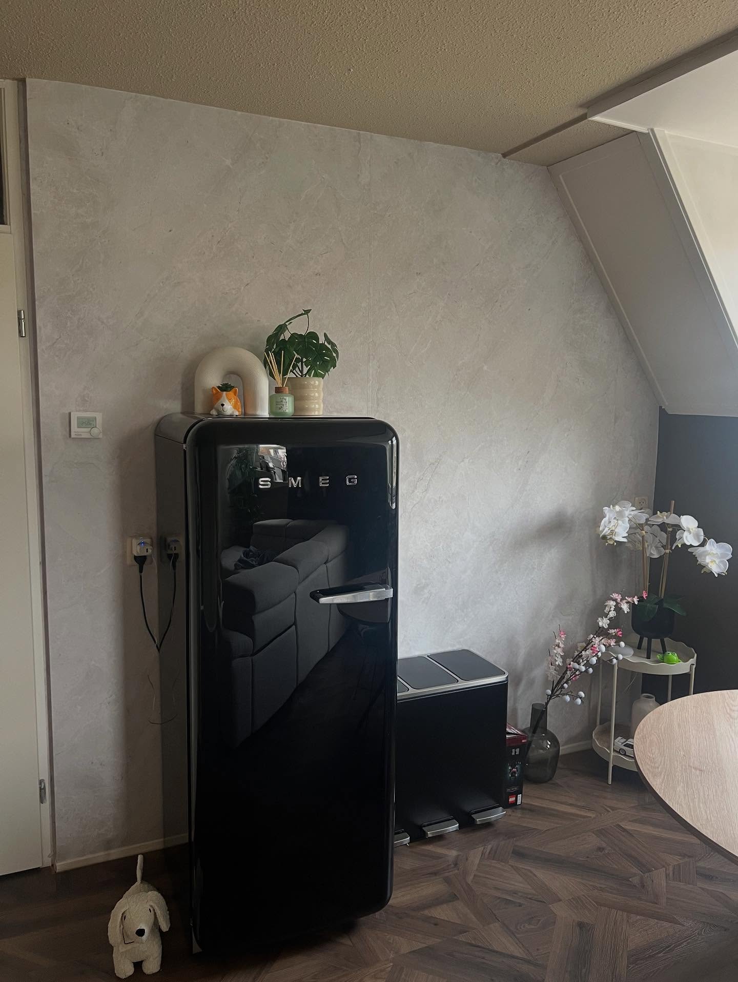 Dit is echt heel gaaf!🤩, ben je je muur zat of wil je gewoon iets anders? en heb je geen zin om hem te behangen? Wrap hem dan. Neem contact met ons op de voor de mogelijkheden.