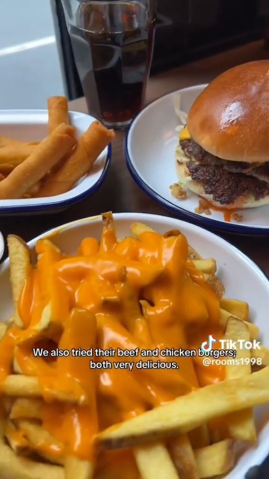 ✨ A little glimpse of a recent visit to Patty n Bun!
We love seeing how our space comes to life through your eyes 🙌
Captured beautifully by a guest on TikTok — check them out! 💫
📍 Location: Patty n Bun : Sint Pieterstraat 50 Maastricht
.
.
#pattynbun_burgers #maastrichtfood #smashburger #burgerlovers #burgersofinstagram
#foodieNL #eteninmaastricht #foodporn #maastrichtrestaurant #lunchmaastricht
#briochebun #frieslover #burgertime #localfoodspot #maastrichteten #maastricht #liege #aachen