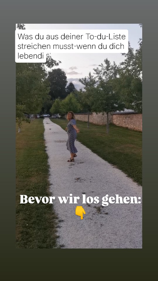 Bevor wir losgehen:
Speichere dir diesen Beitrag!
Für die Tage, an denen du dich selbst verlierst - und wieder daran erinnert werden willst, was wirklich zählt.
❌ 3 Dinge die du Strichen darfst - ohne schlechten Gewissen :
1 Wäsche perfekt falten (Nein niemand zählt deine Sickenpaare)
2 Fenster putztn, weil. "man das halt wieder machen sollte".
3 Familienfeier mit allem Drum und Dran alleine schmeißen - Planung, Putzen, Kochen, Bedienen inklusive.
✨Klingt nach Pflicht. Fühlt sich nach Verlust an - Verlust nach dir selbst.
🔥3 Dinge, die stattdessen auf die Liste gehören:
1 🌿 Deine tägliche Me-time auch
wenn's 5 Minuten sind
2 🎯 Deine 3 Herzens Prioritäten für die Woche - und zwar deine, nicht die von allen anderen.
3 💖 Deine Bedürfnisse wahrnehmen - bevor dein Körper dich daran erinnert!
Kommentiere "#dasbinich"
Und ich sende dir den Einladung link zu meiner FB Gruppe Ladies Lounge (0€) oder du buchstabe dir direkt dein kostenloses Erstgespräch.
🌿Ich zeige dir wie du mit deiner Intuition ein Leben kreiierst, das sich WERTGESCHÄTZT LEBENDIG und FREI anfühlt.
Love
Melanie
#wachstumfürfrauen #intuitivleben #Seelenkommunikation #glückstraining #grenzensetzten #persönlichkeitswachstum #ichbinwertvoll #wertschätzung #selbstheilung #bewusstleben #MeTimeMagic #Selbstzweifel #lebensqualitätssteigerung #energieflow #intuitivepower #balancefinden #selbstliebe