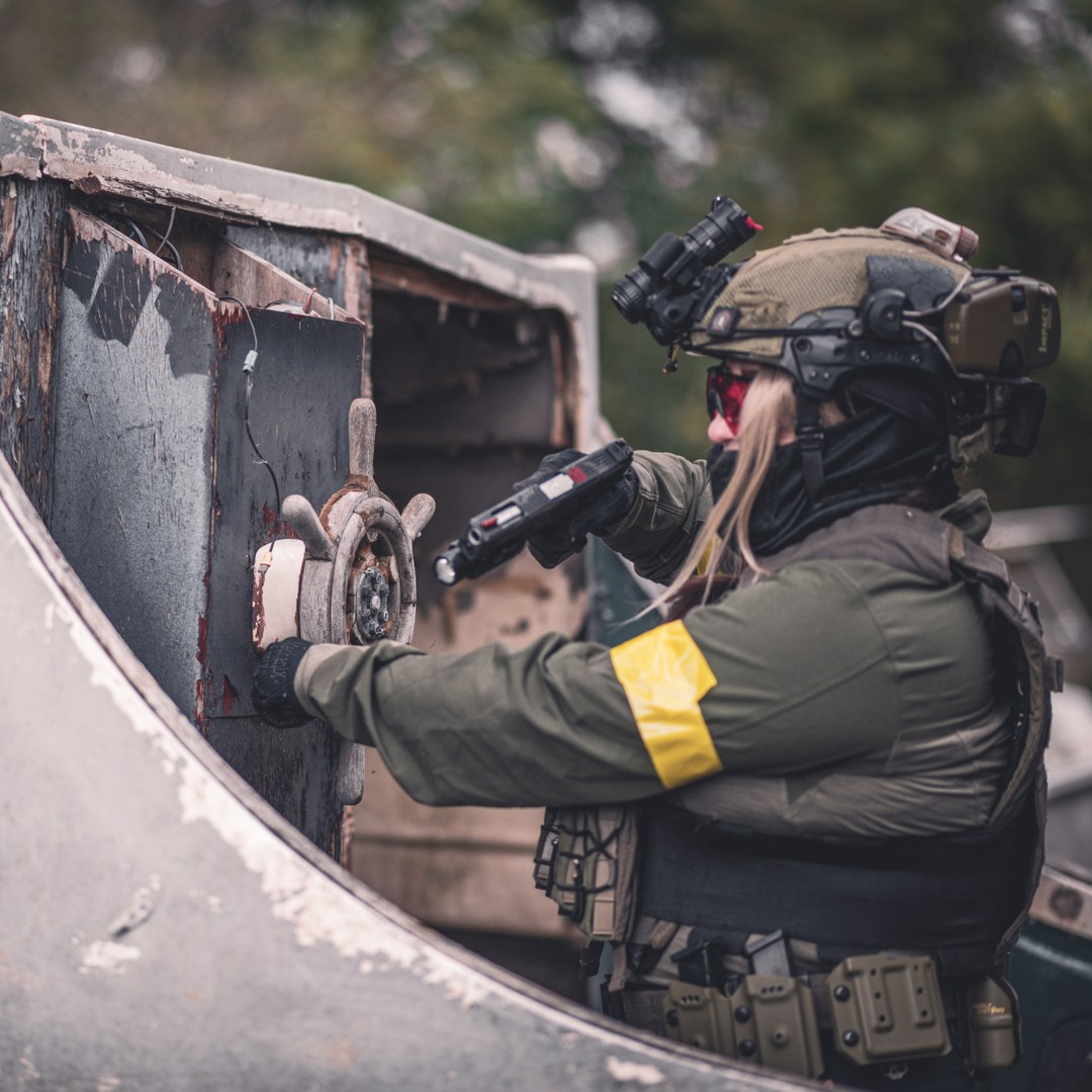 I have no caption for this except that I was being a silly billy 😂 stay silly friends ❤️🔥
📸 @dan_airsoft
Partners 🖤
•
BELT & KYDEX: @deadly_customs
Use code ‘femmefatale’ for 10% off 🥵
www.deadlycustoms.co.uk
•
#airsoft #airsofting #airsoftplayer #airsoftcommunity #airsoftuk #airsoft_community #airsoftmilsim #airsoftaddict #airsoftdaily #airsoftplayers #airsoftglobal #airsoftaction #ukairsoft #airsoftukcommunity #airsoftgirl #femmefataleairsoft