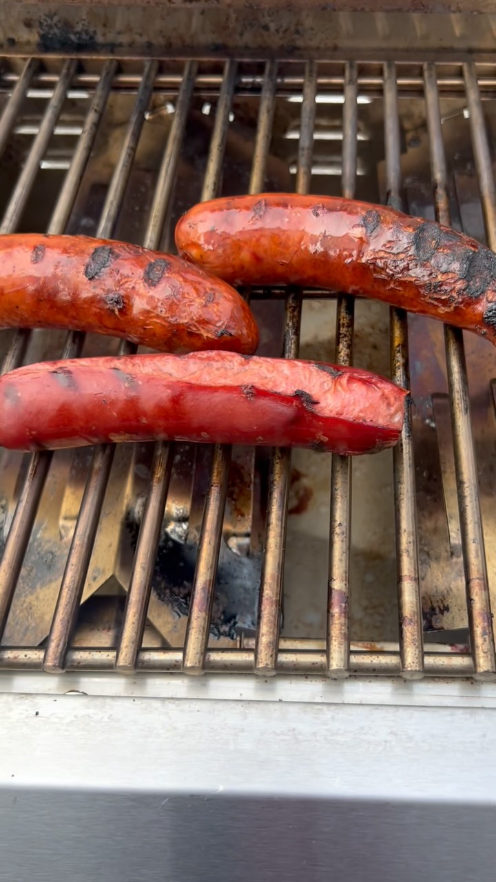 We are wrapping up the holiday weekend with some grilled dogs @ricevillagefarmersmarket !!
Choose either Snake River Farms Wagyu Frankfurters or Slovacek’s Smoked Sausage and then style it up!! 4 styles to choose from:
1. Straight Up- no explanation necessary
2. Texas Red Style- Smokey chorizo chili, onions , cheese and Fritos
3. Chow Style- house made chow chow topped with fried okra!
4. Larry Style- named after and inspired my dad— potato salad, smoked plum bbq sauce, crispy onions
Of course we have our Famous Egg and Cheese Biscuit Sando!!
Come see us at the market!! 9am to 1pm!