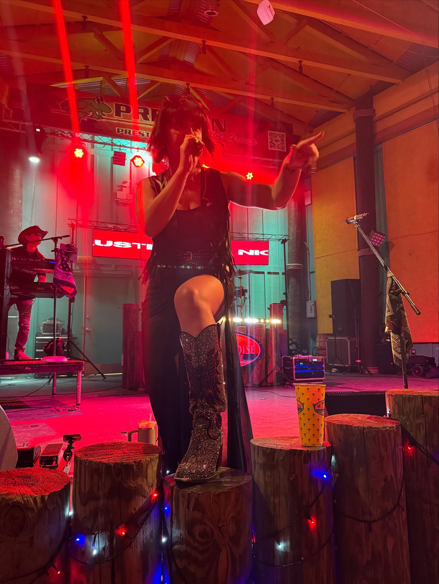 Under the lights, with a crowd in front of me, I remember why I fell in love with music in the first place #country #countrymusic @paradisegrill_de @107productions