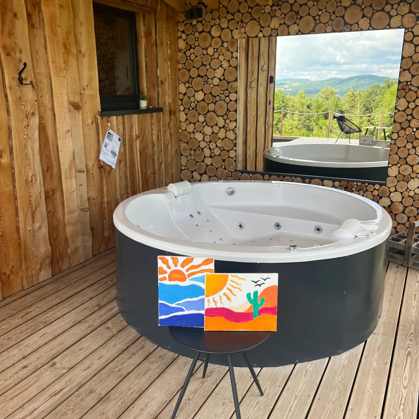Quand nos clients commencent à faire de l'art dans les lodges, ça devient un véritable haut lieu de bonheur ! ❤️❤️
🎨 C'est magique de voir leur créativité s'exprimer.
#cocoonwood #bonheur #artiste