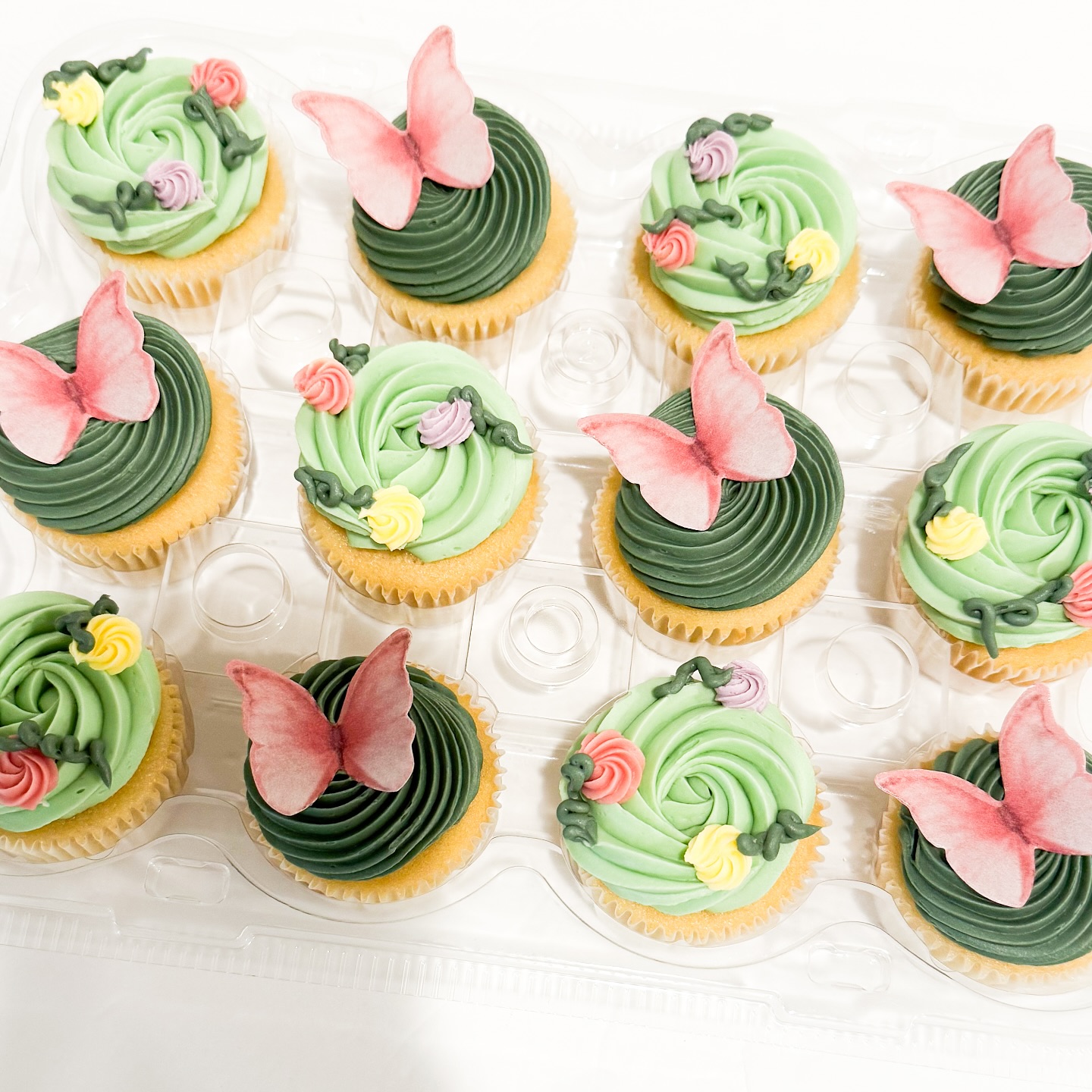 🌳🦋enchanted forest
-where elegance meets nature’s grace✨
Book your next cake/cupcakes with JHOB & receive 10% off your order! (first time customers only)
•thank you for your support @ineffable.ky!💗
#janaeshouseofbread #757baker #757 #cake #enchantedforest #cupcakes #birthdaycupcakes #fyp #dmv #dmvbaker #suffolkva #hamptonroadsva