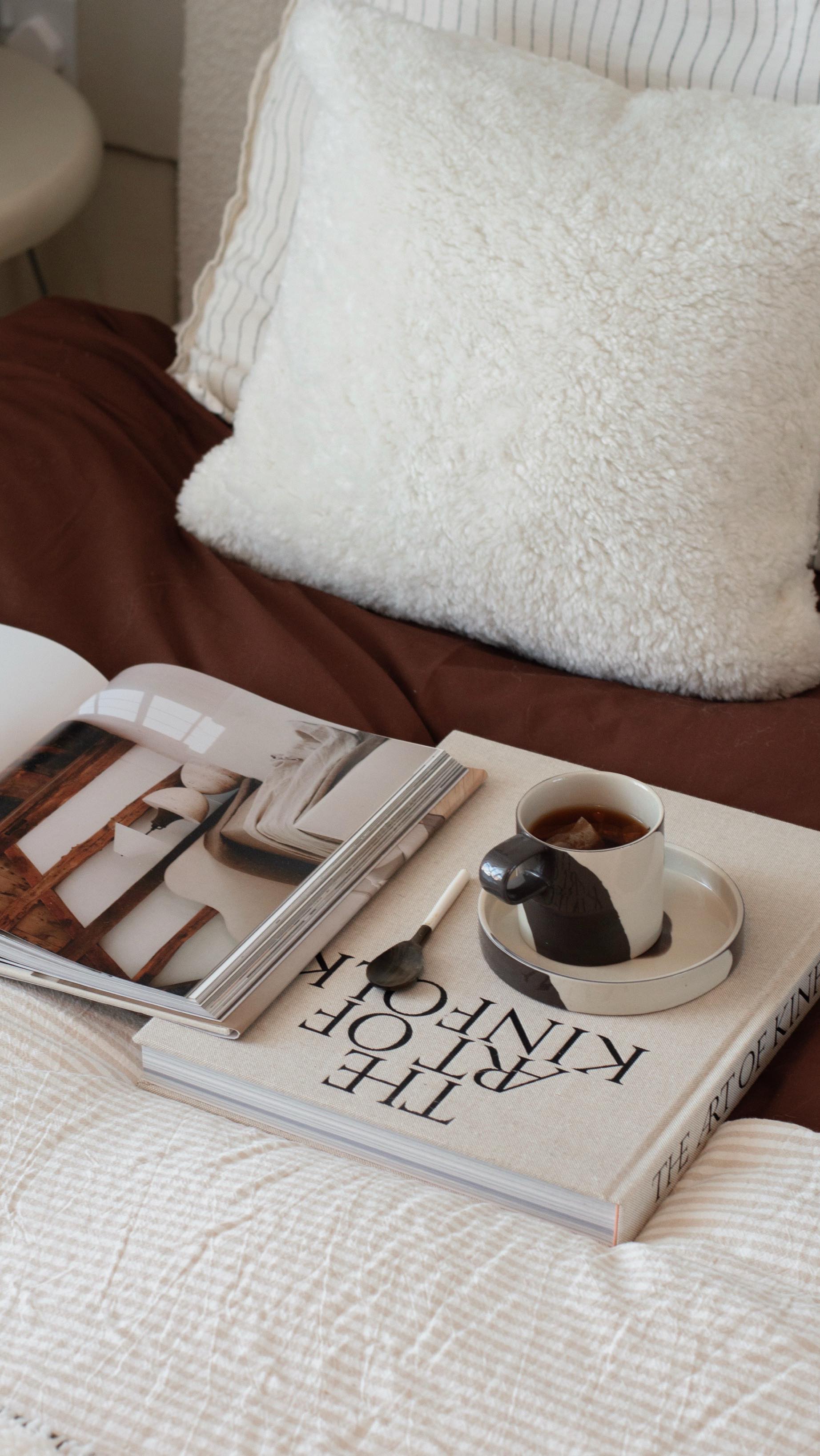 Ad La Redoute’s ‘The Art of Pairing’ campaign has been a wonderful opportunity for us to explore patterns and textures, and how these pieces can perfectly complement one another.
To create this style we used these items @laredoute_uk 👇🏼
~ LINOT striped washed linen for the bed sheet and front pillows
~ SCENARIO duvet cover and large back pillows in this rich chocolate tone - this comes in 20 different COLOURS!!
~ ANOTI striped cotton and fleece bed spread in hazelnut and ecru (this is my absolute favourite & it’s so cosy)
~ OYSTER fleece cushion cover on ecru
~ MARCIA marble trinket dish
We are so pleased with this final look and the combination of stripes, colours and textures have worked perfectly for us within our main bedroom.
What do you think of this look?
Happy BH weekend! We hope you have a great one ☀️
#laredoute #theartofpairing #laredouteintérieurs #laredouteinterieurs #lovelaredoute