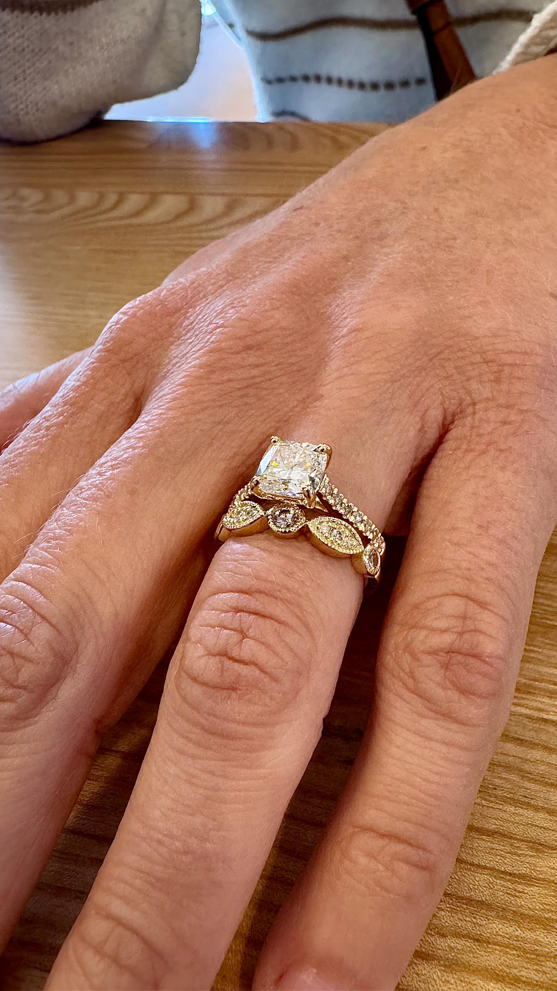 Chef's kiss ๐
#vintagestylejewelry #cushioncutdiamond #yellowgoldring #clawset #milgrain #ringstack #yellowgoldengagementring #weddingringset #wheatbeltwa #cunderdin #customjewellery #dsjewellery