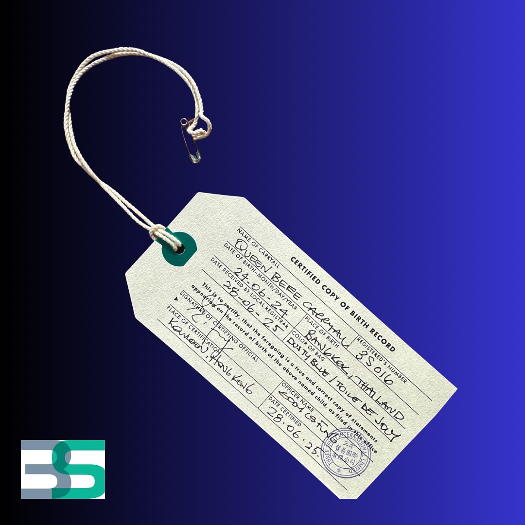 3S exclusivity extends to the hangtags, telling the inspirational story behind your one-of-a-kind carryall.
Carry 3S Style.
#goodthingscomein3S